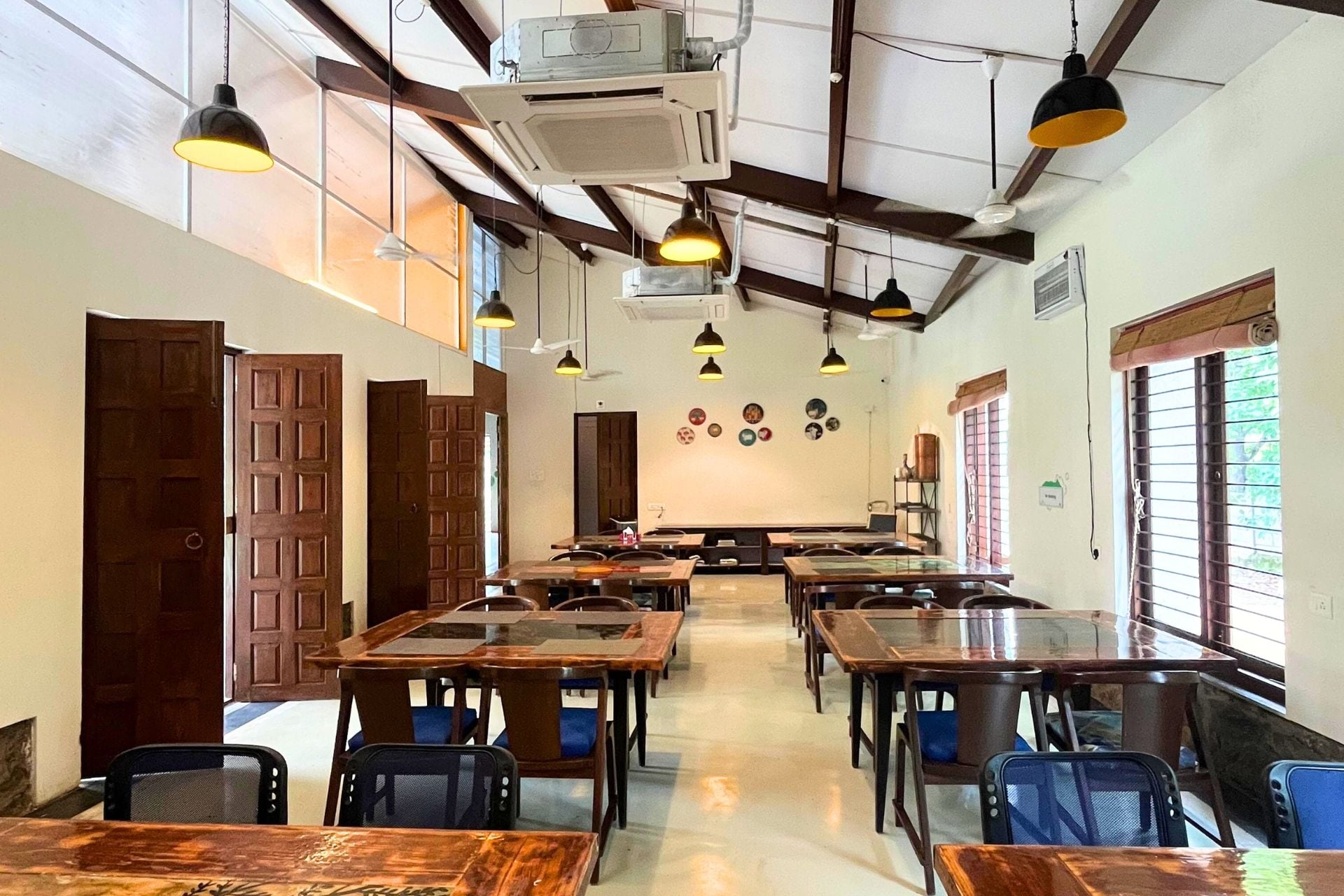 Nehamrit Courtyard Villa | Pet-friendly 4-Bedroom Villa With Outdoor Bathtub, Courtyard & Restaurant - Image 4