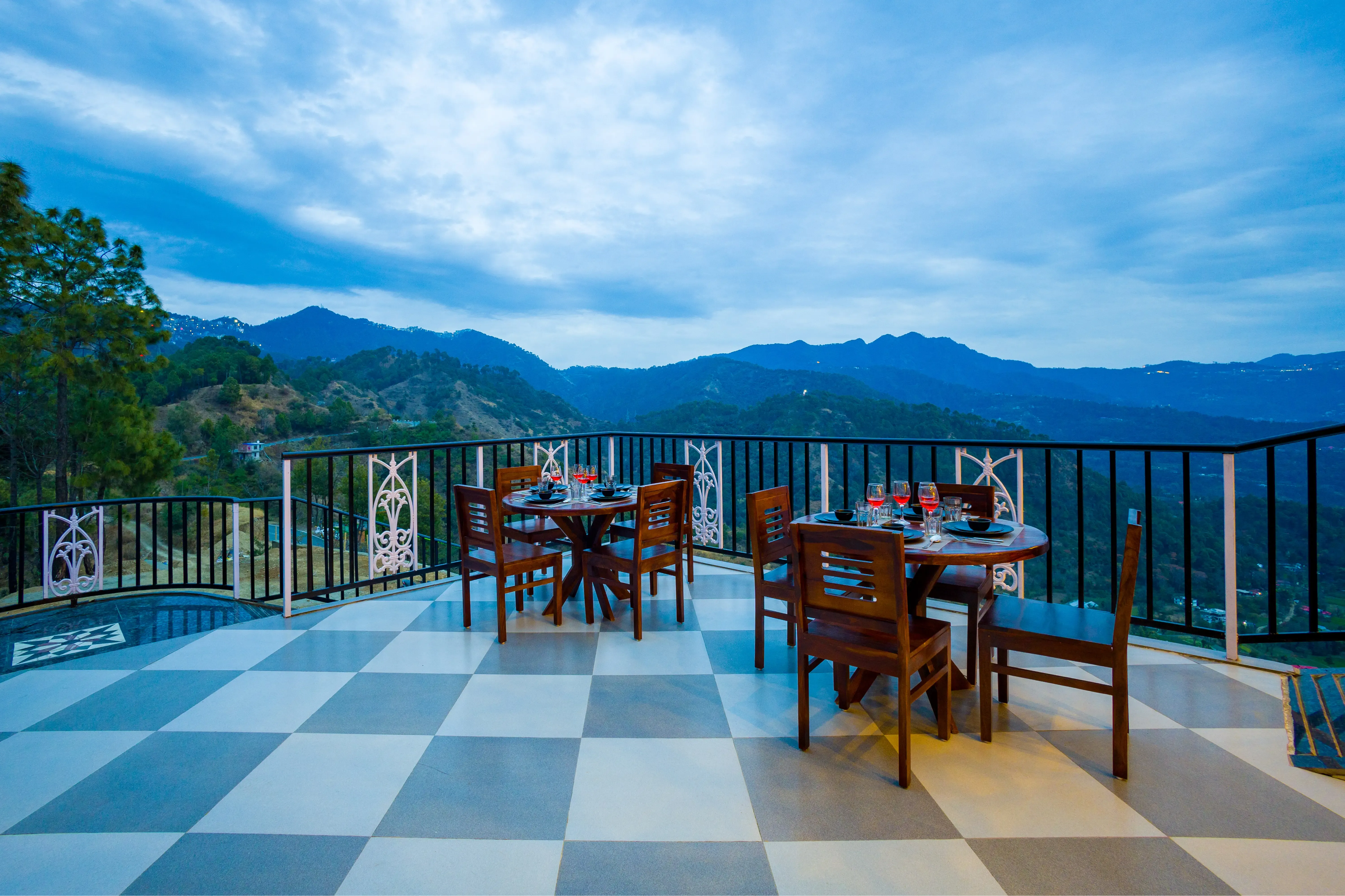Pine Shadow Flamingo | Pet-friendly Hilltop Suite With Panoramic Views & Restaurant - Image 4