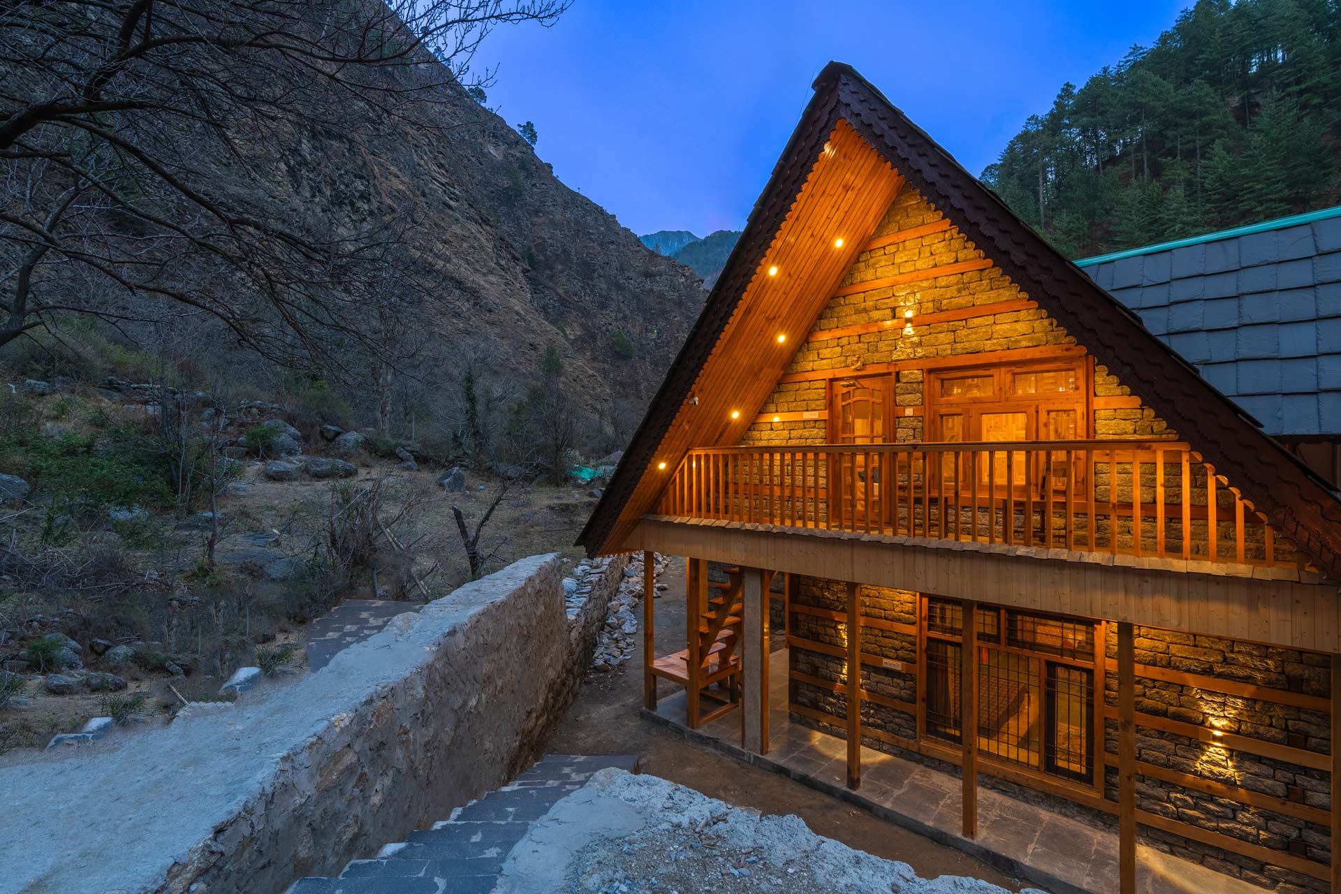 Rustic Loft 2 @ Wisteria Whispers