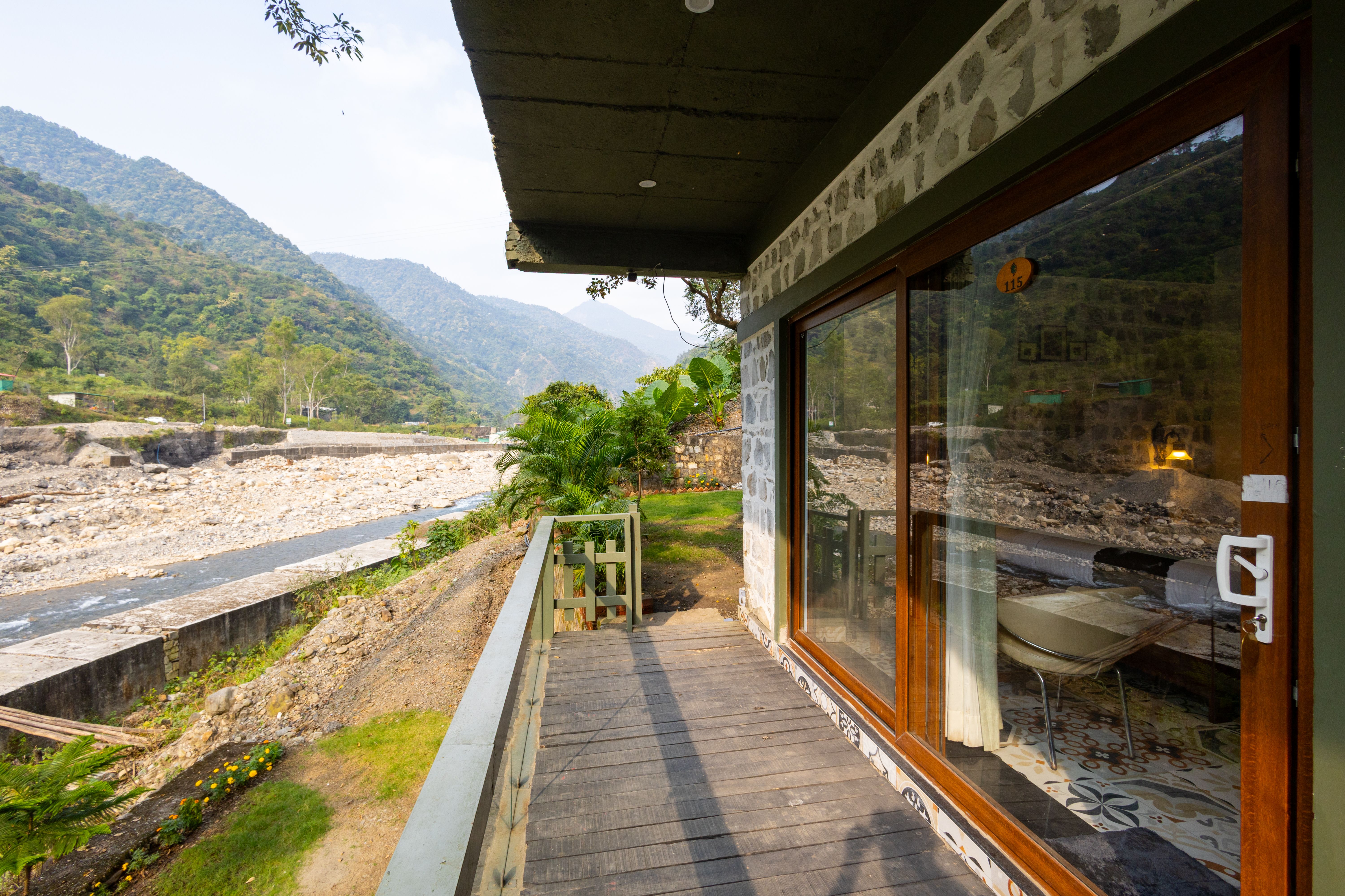 Granny’s Den | 1- Pet-friendly Suite With Jacuzzi, Shared Pool, Restaurant & Gazebo by the River