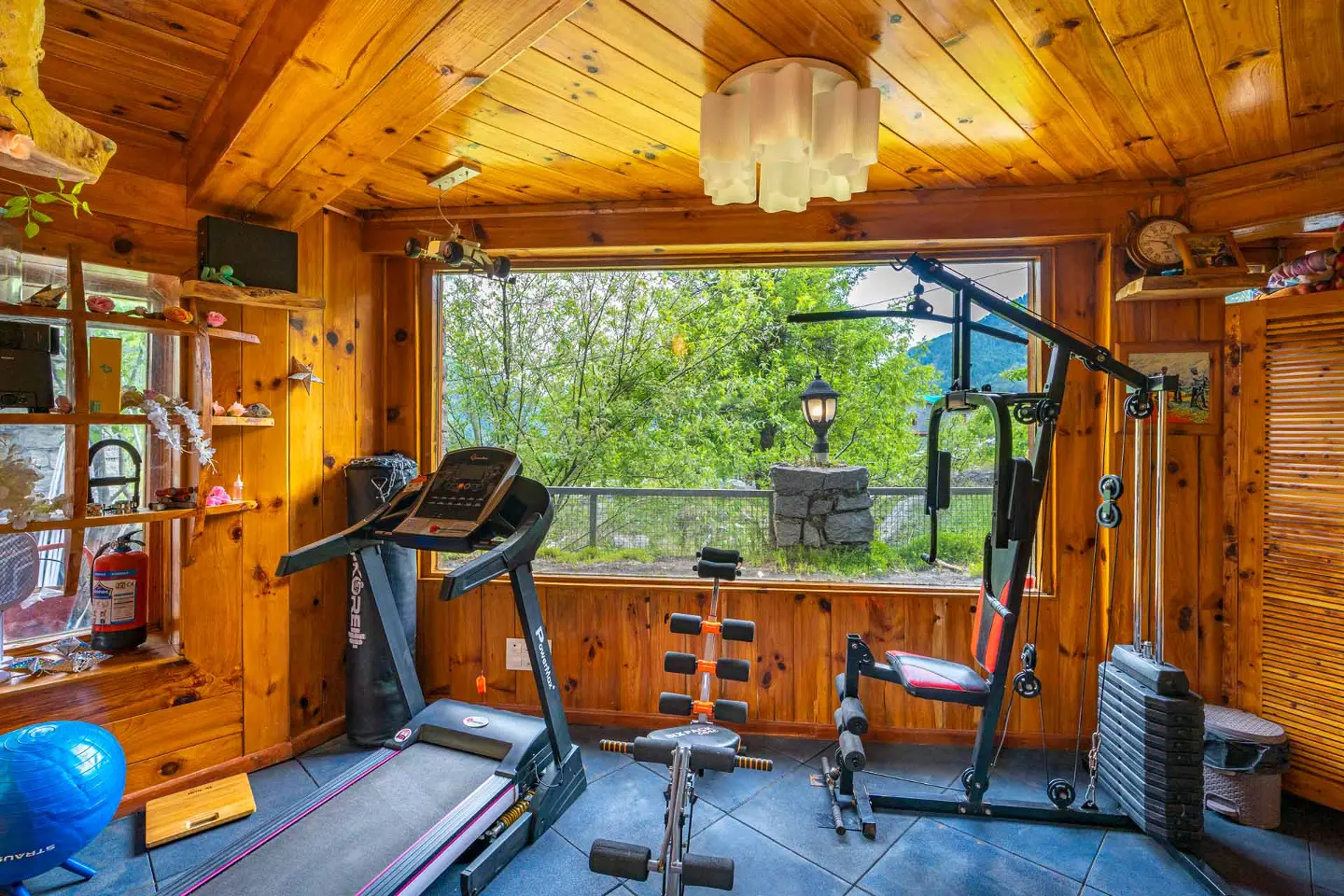 ChaletShanagManali- 4 BR Chalet