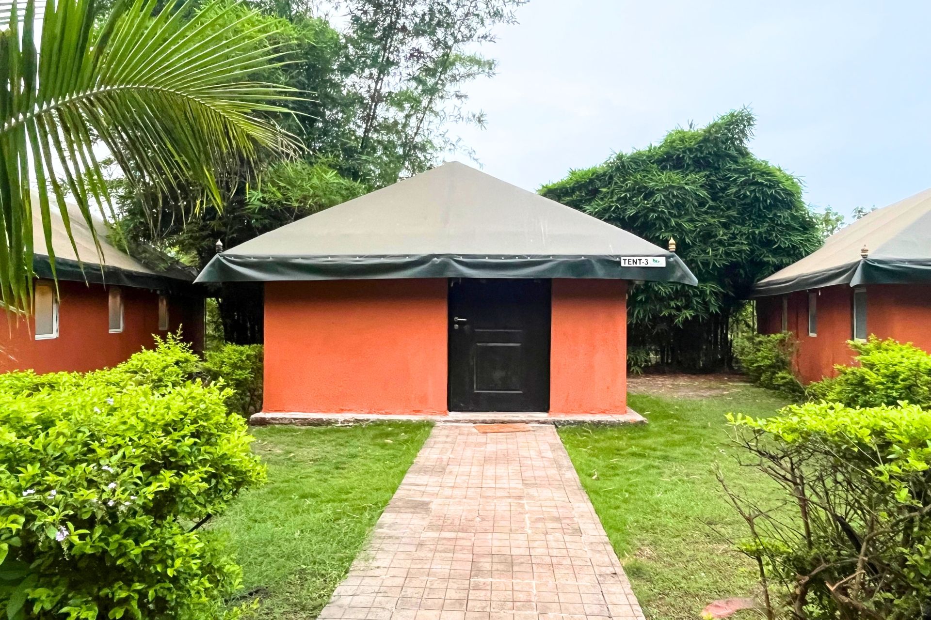 Nehamrit Courtyard Villa | Pet-friendly 4-Bedroom Villa With Outdoor Bathtub, Courtyard & Restaurant