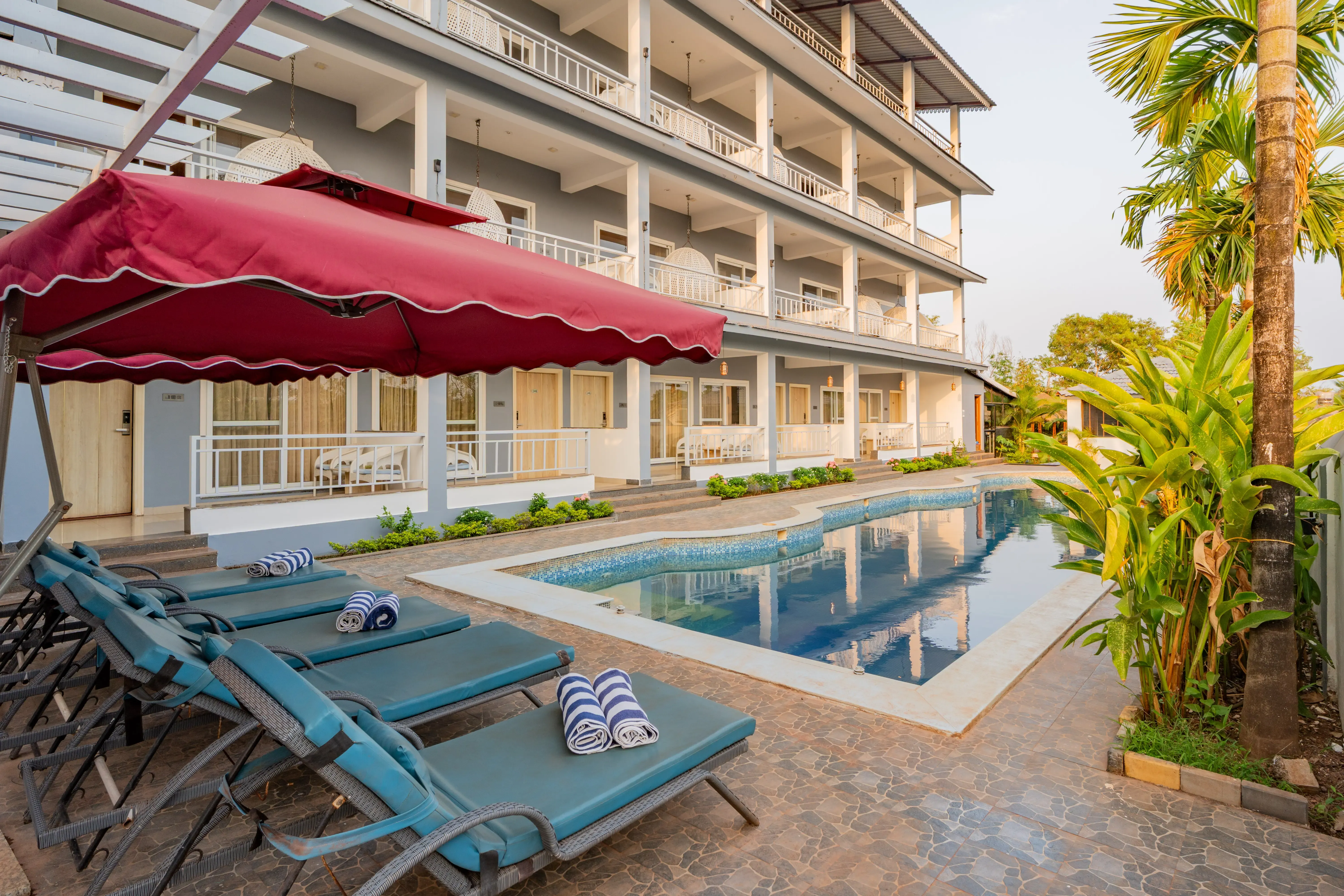 Gracias Seaora | Pet-friendly Retreat With Bathtub, Common Pool, & Restro, Close to Ashwem Beach