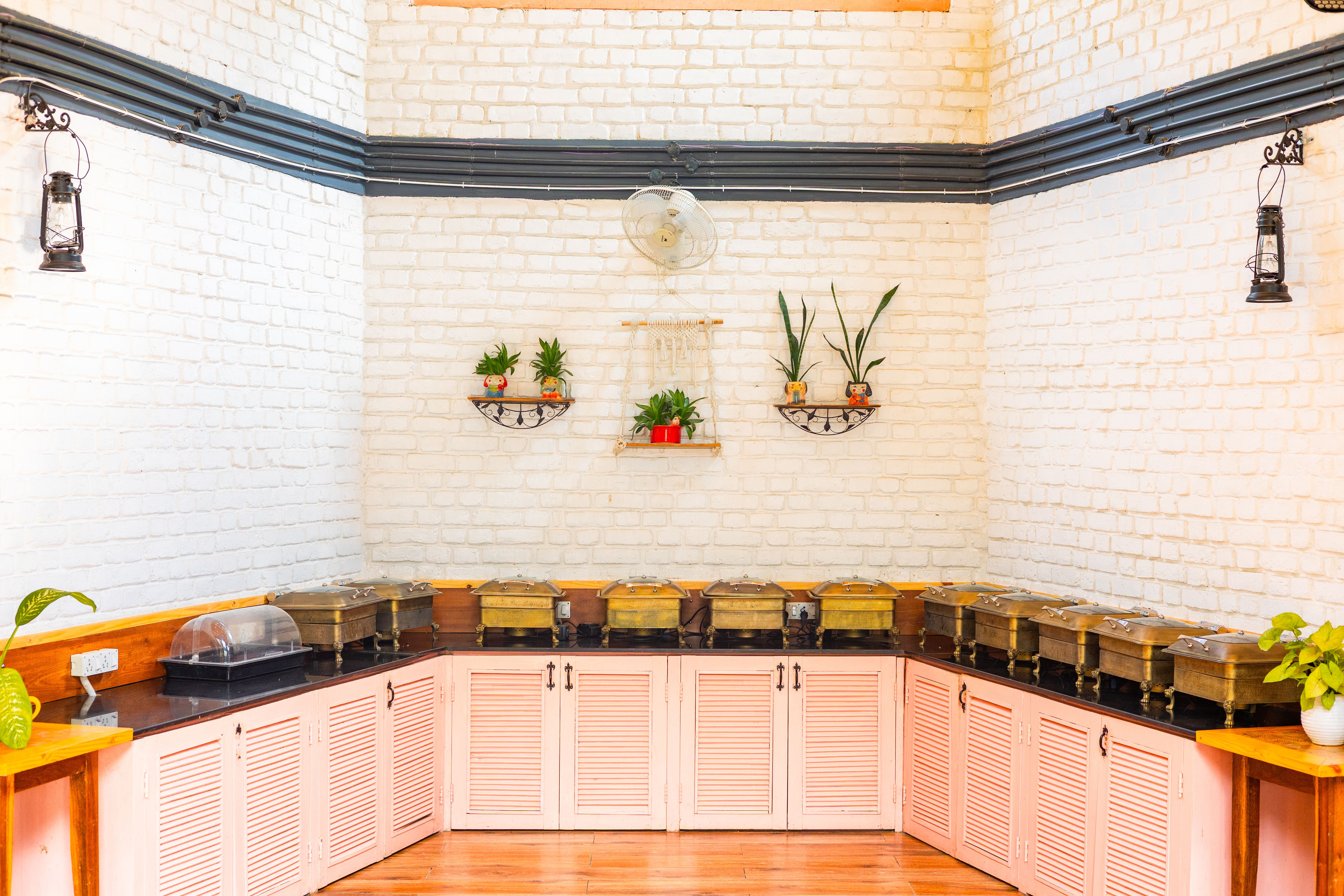 Granny’s Den | 1-BHK Pet-friendly With Bathtub, Shared Pool, Restaurant & Gazebo by the River