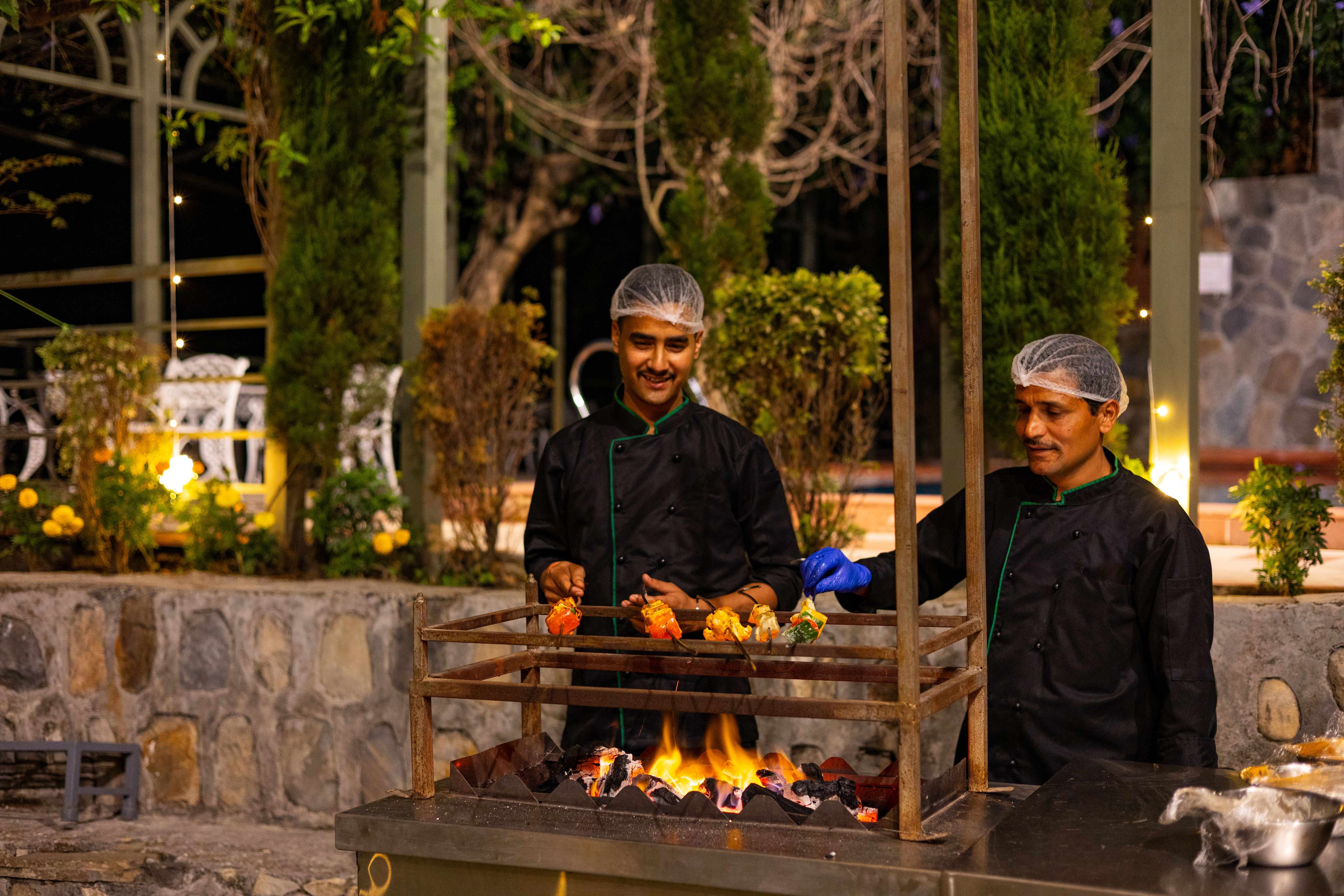 Granny’s Den | 1 Pet-friendly Hut With Bathtub, Shared Pool, Restaurant & Gazebo by the River