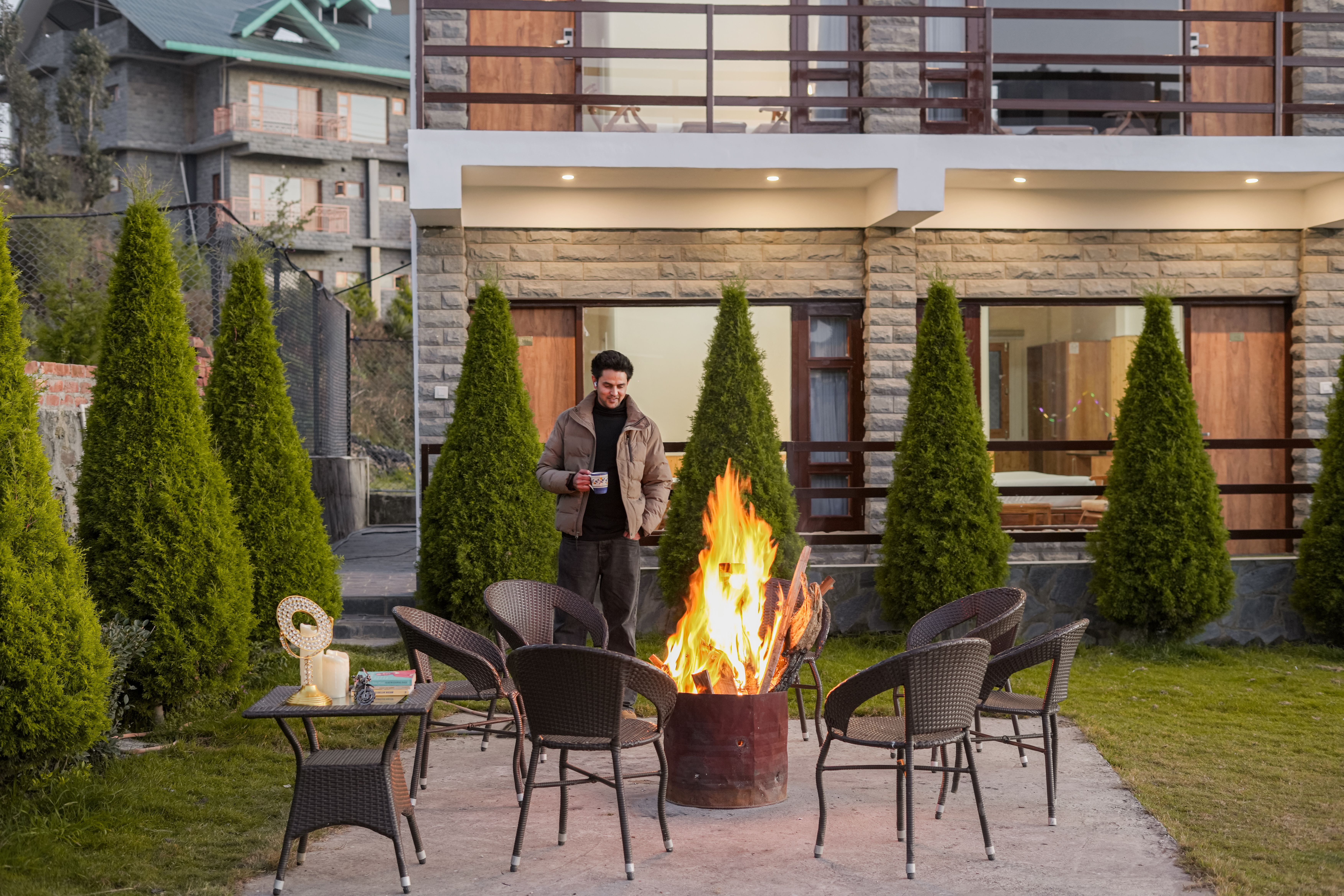 Stone Age | 1-Suite with Restaurant, Reception and Garden - Image 3