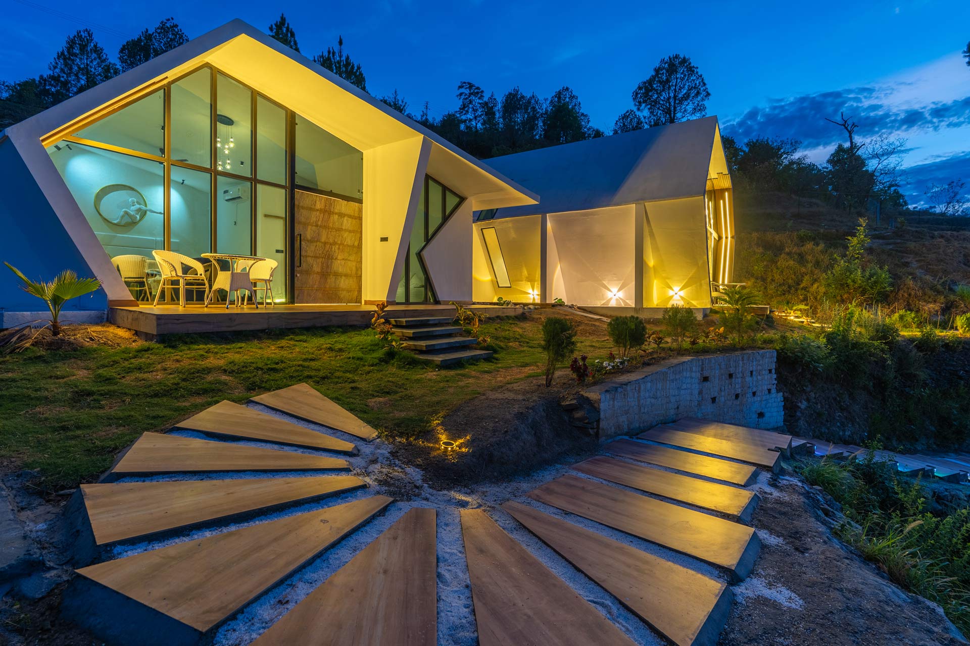 Luna Nova W/ Outdoor Pool - Ranikhet