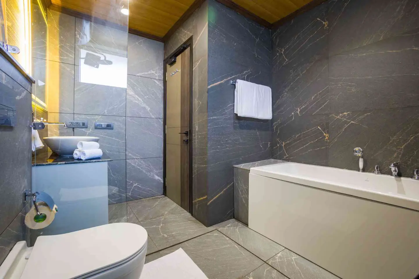 Esh Cottage Birch | Hilltop 4-BHK Retreat with Open-air Jacuzzi, Shared Garden, Pool & Cosy Lounge