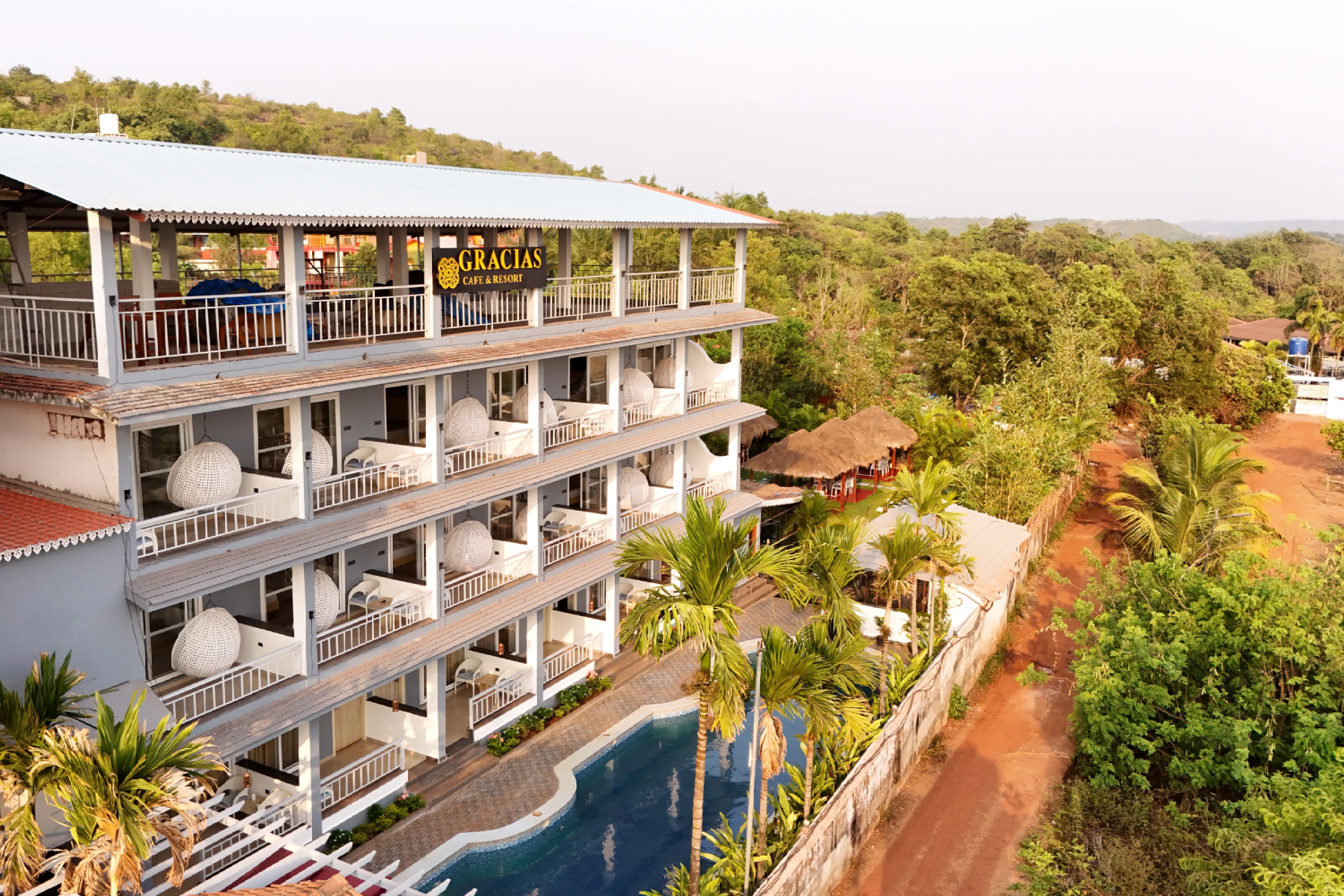 Gracias Seaora | Pet-friendly Retreat With Bathtub, Common Pool, & Restro, Close to Ashwem Beach