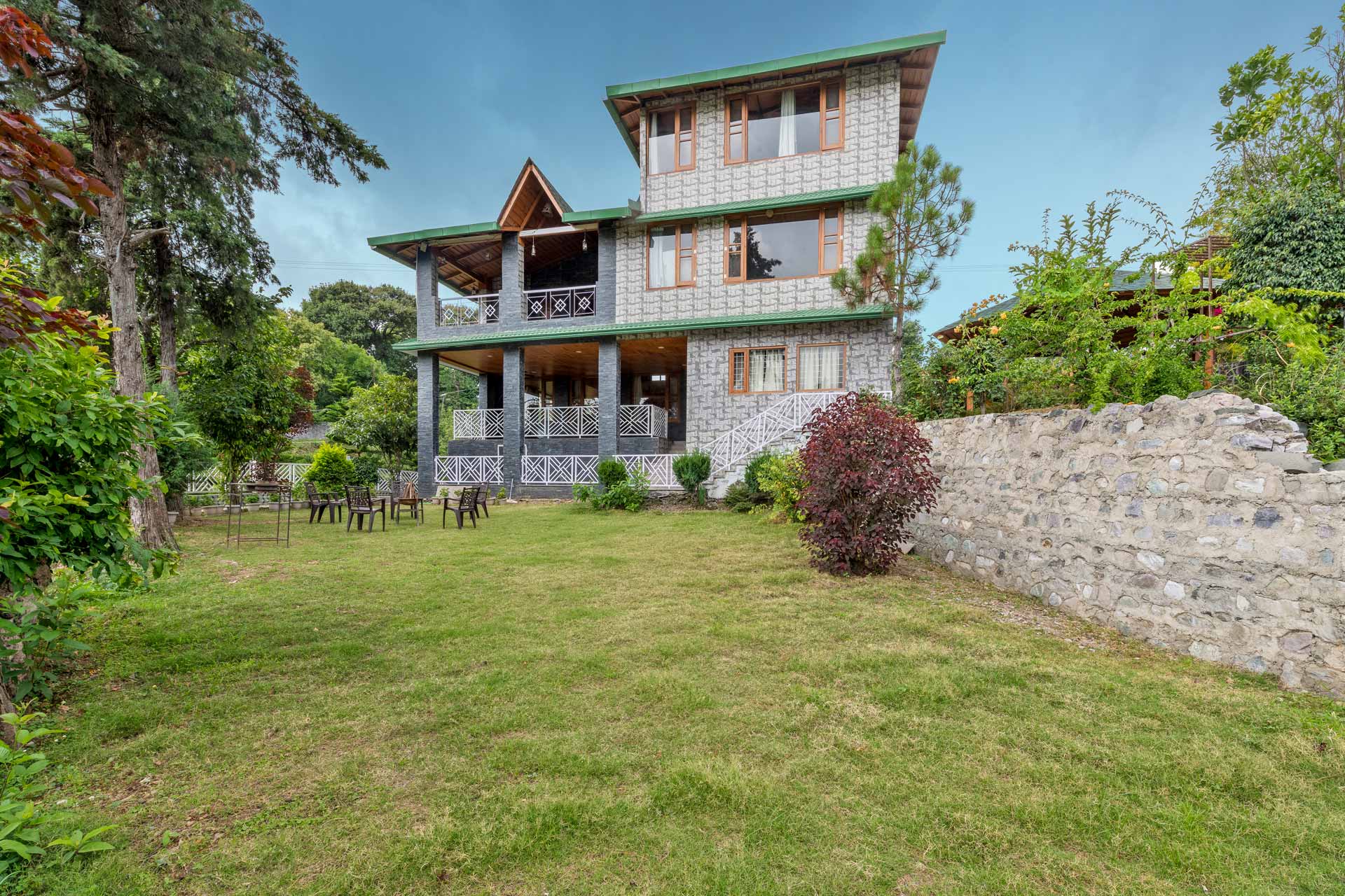 Vintage Retreat - Image 4