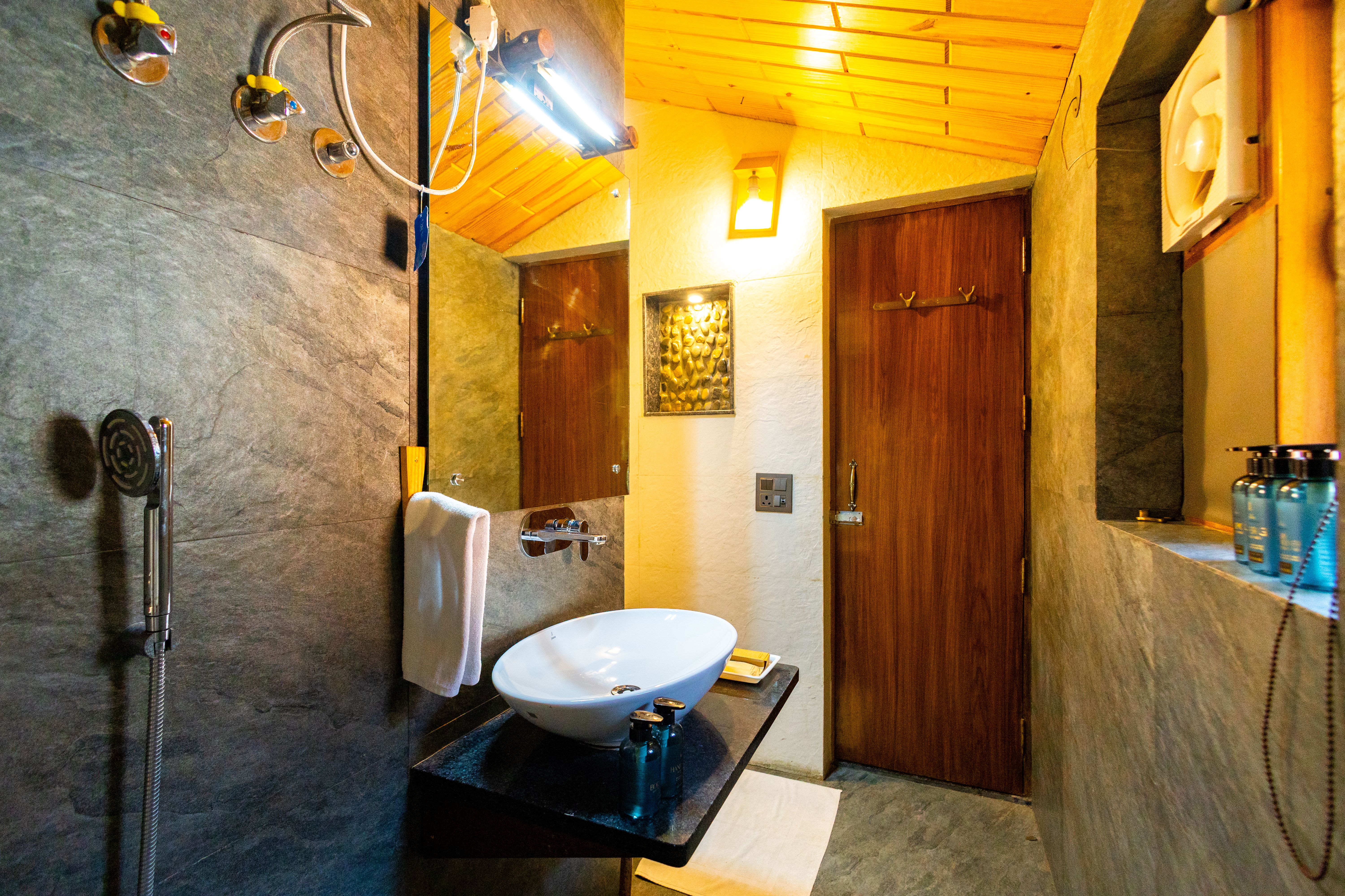 Granny’s Den | 3-BHK Pet-friendly With Living Room, Shared Pool, Restaurant & Gazebo by the River