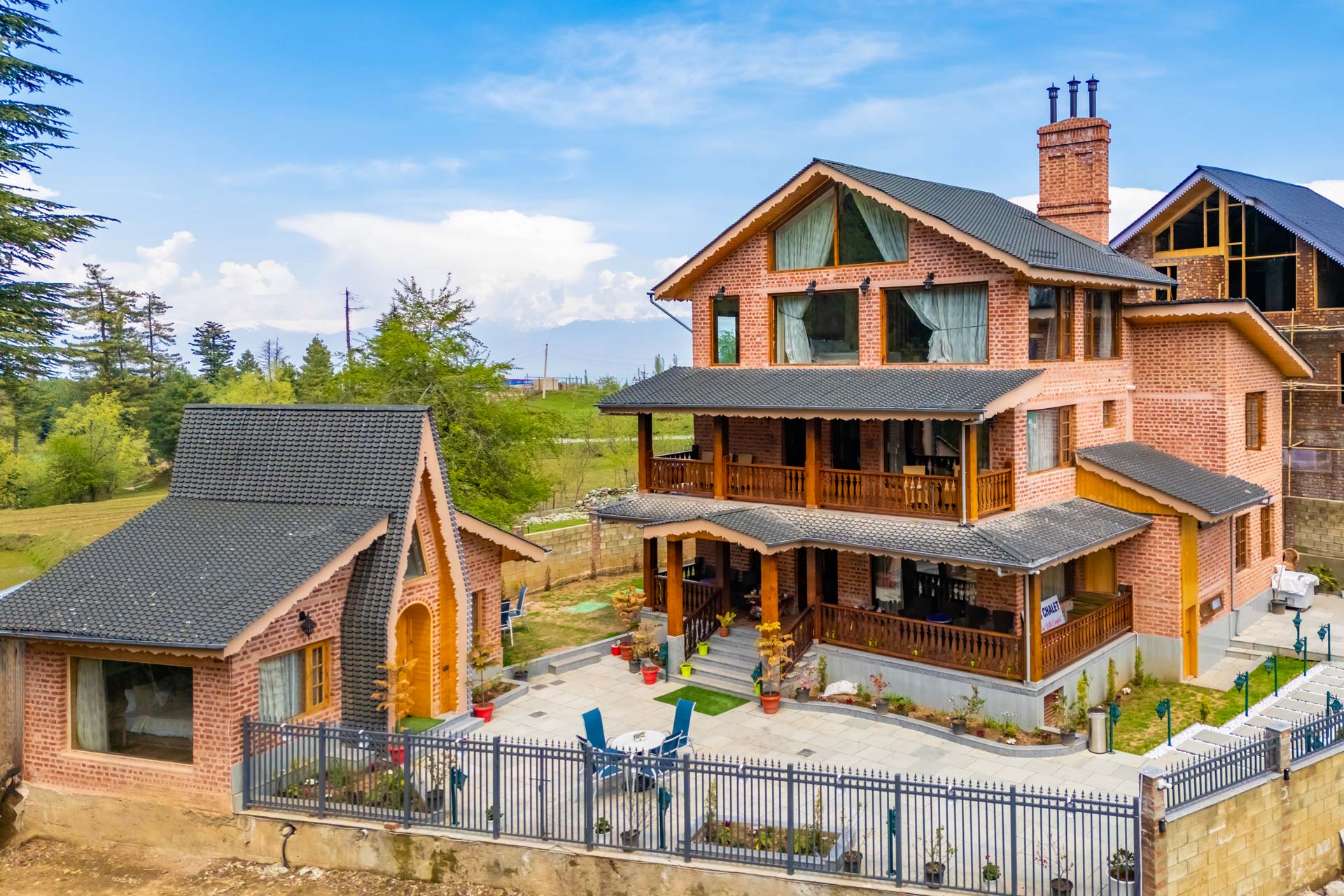 Rose @ Swiss Chalet - Tangmarg