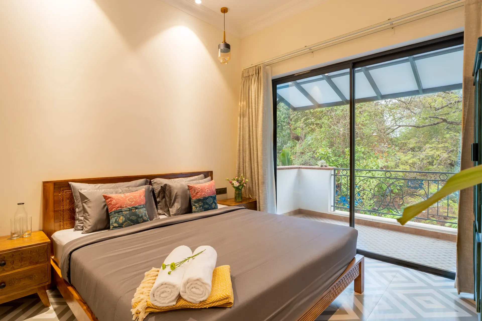 Laguna Quest | 4-BHK | Pvt Pool & Garden | Bar