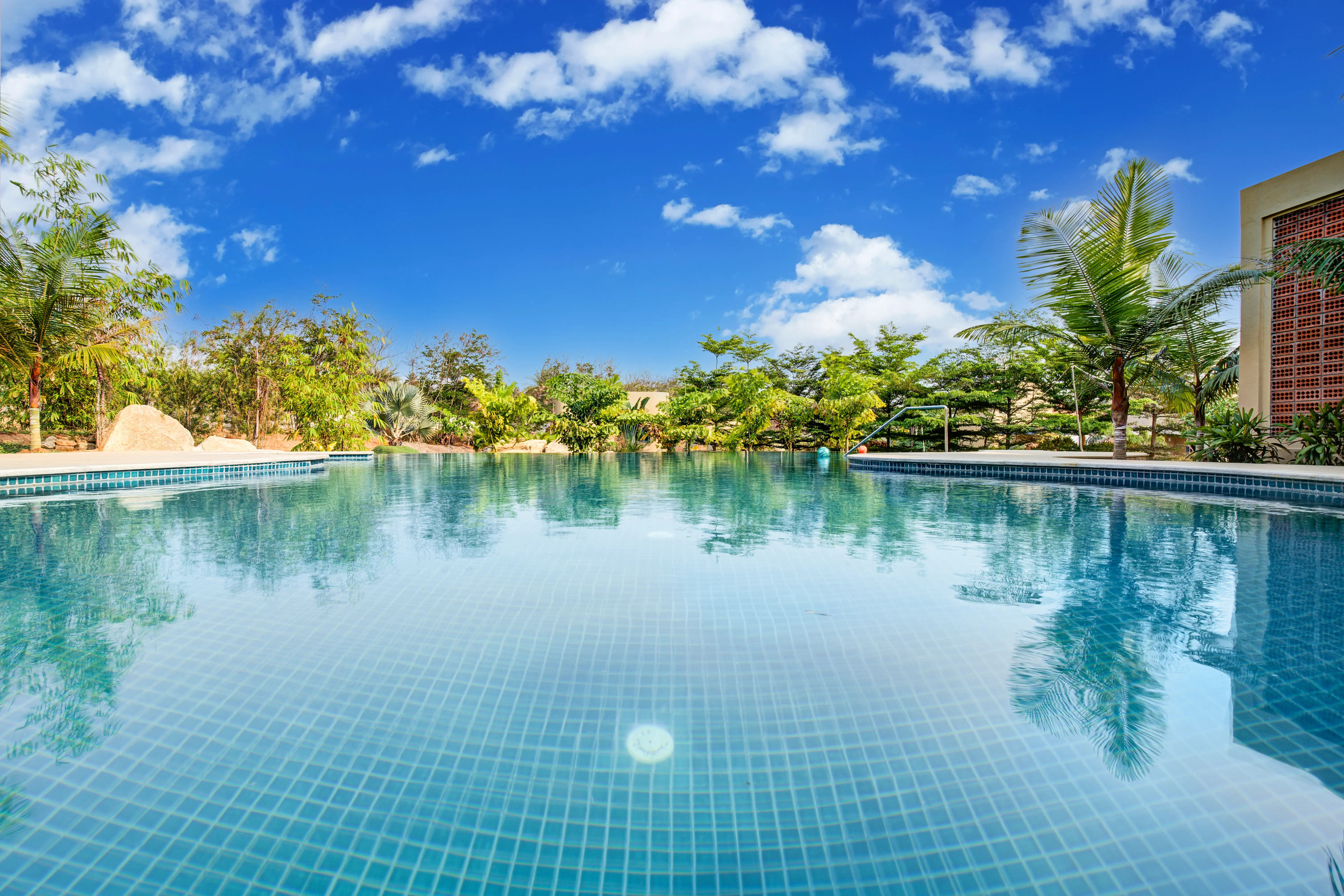 Urvi Grand Luxe Suite | Serene Farmstay With Garden, Common Pool & Dining Area - Image 2