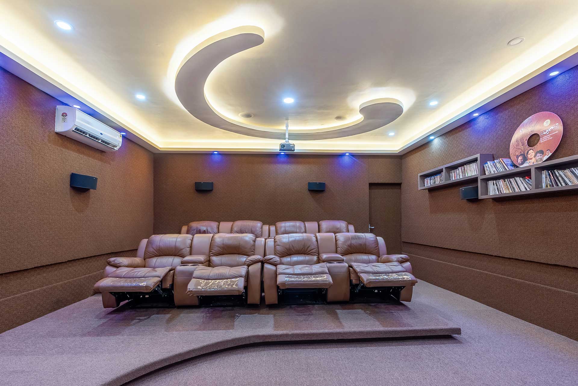 Tropical Whispers @ Raindrops