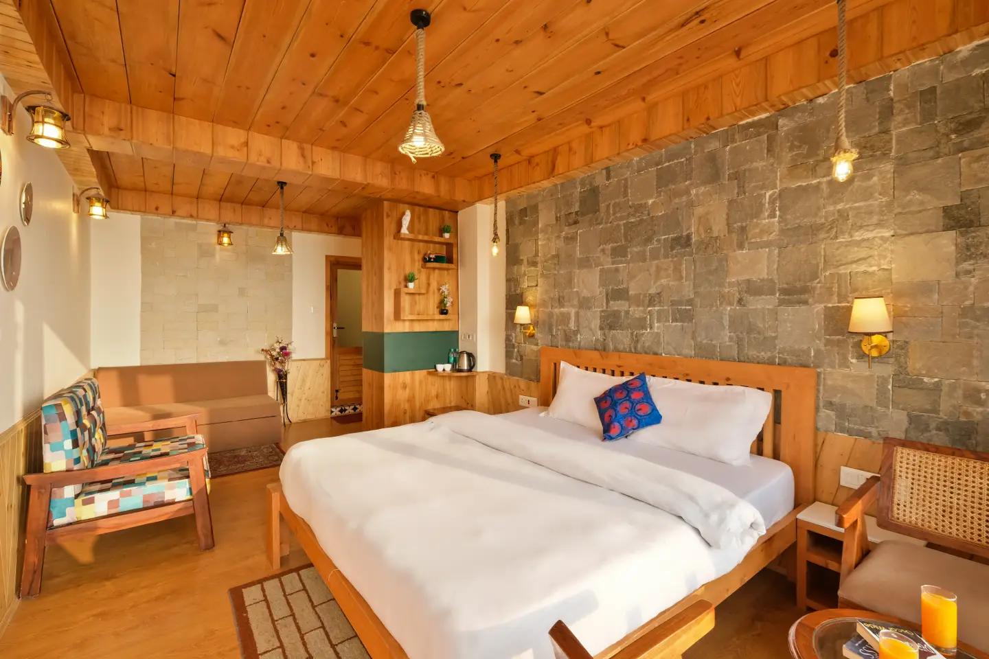 Luxurious Pahadi Retreat