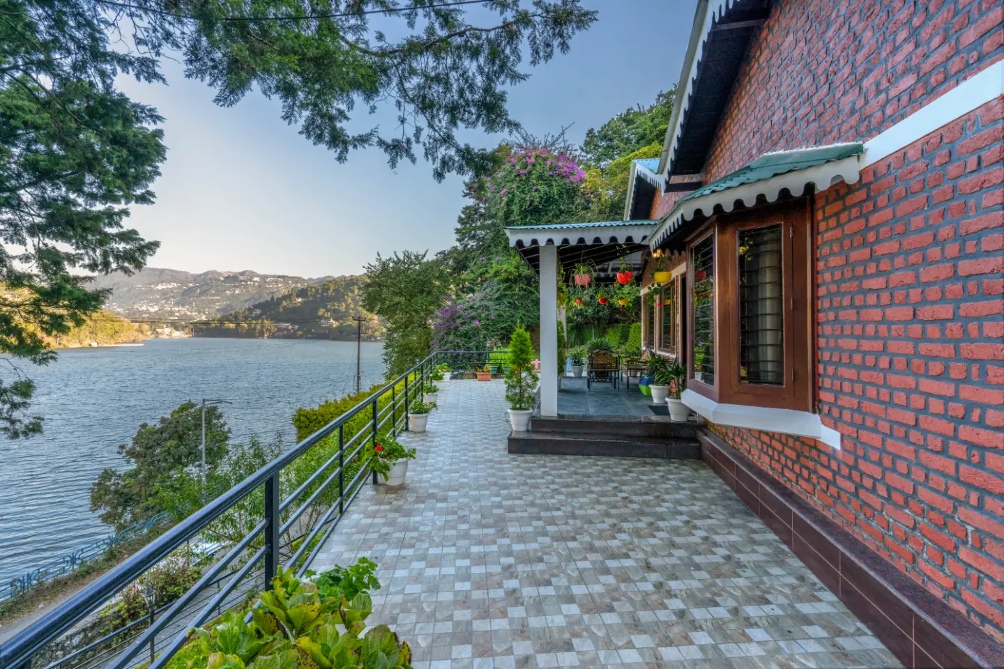Gardens On The Lake - Image 2