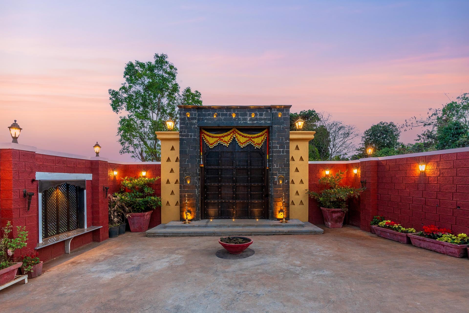 Lawn House @ Sula Wada