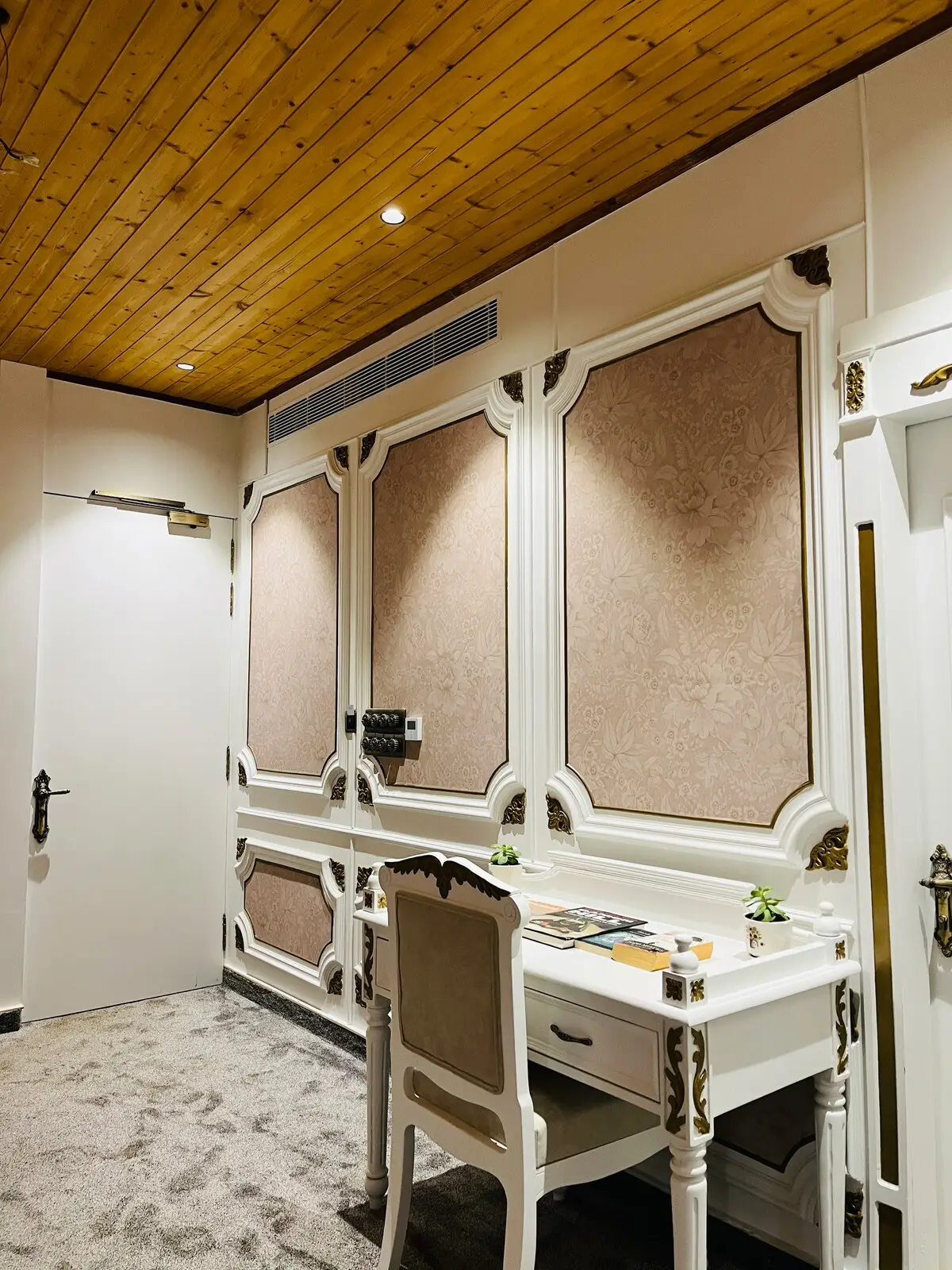 The English Country House | Victorian Suite 2