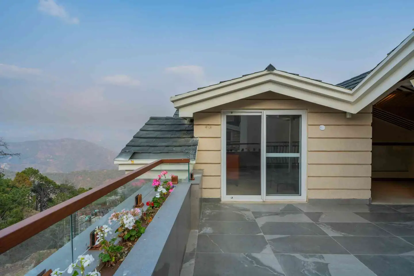 Royce Cottage | Luxe Hilltop 4-BHK Retreat With Indoor Bar, Terrace & Scenic Views