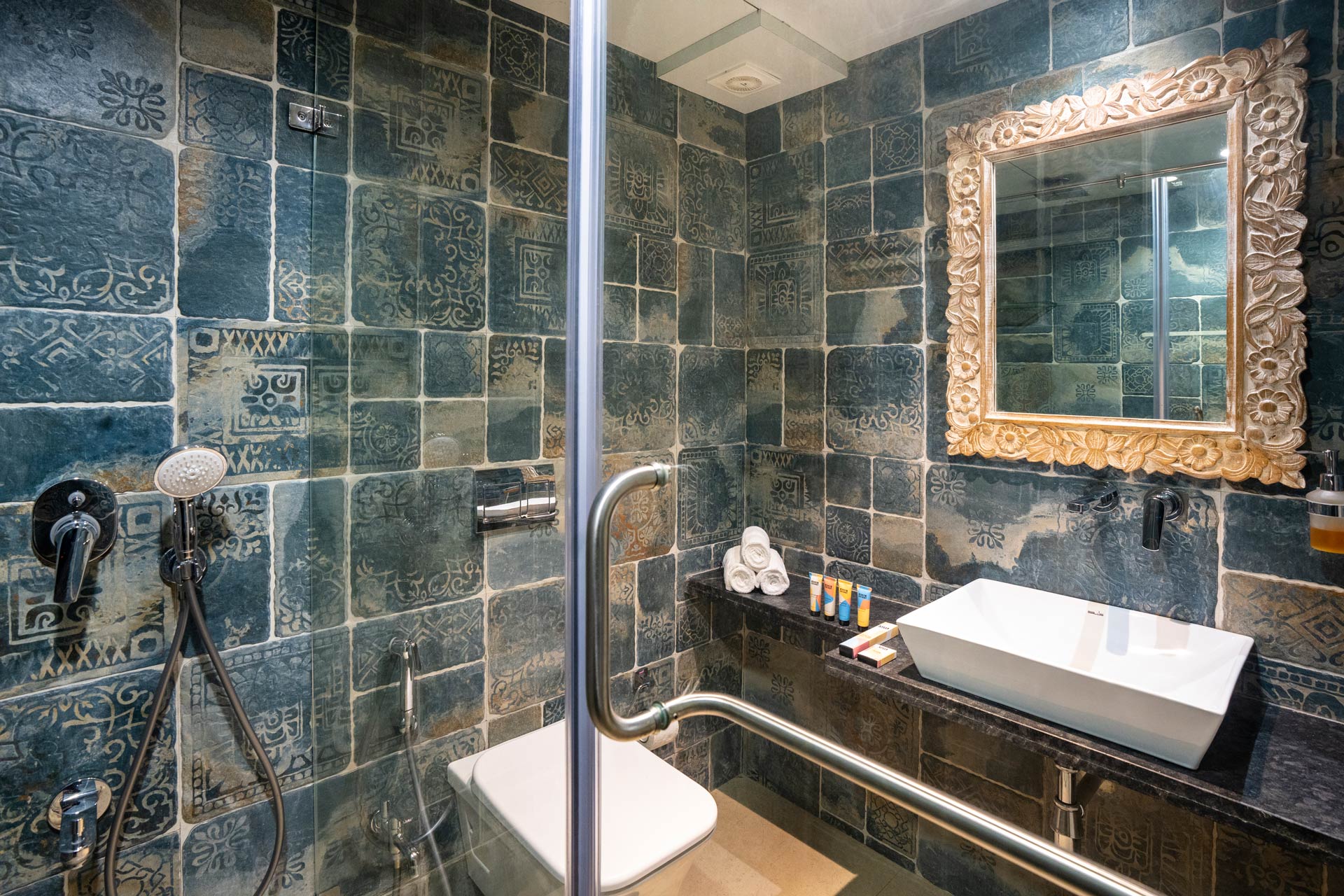 Lawn House @ Sula Wada