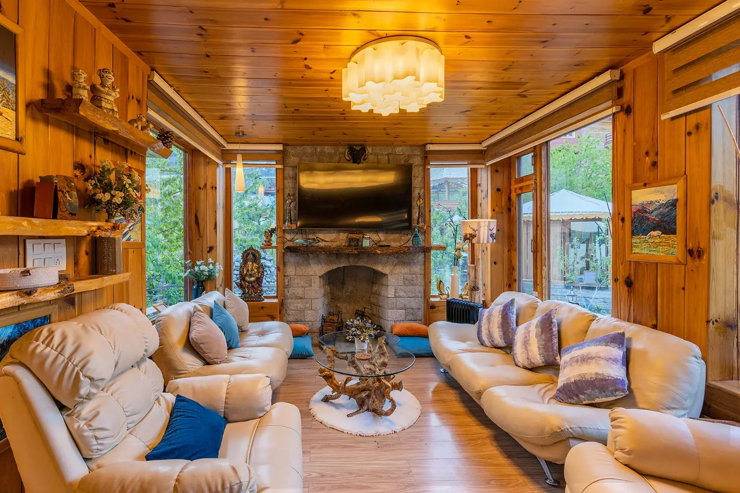 ChaletShanagManali- 4 BR Chalet