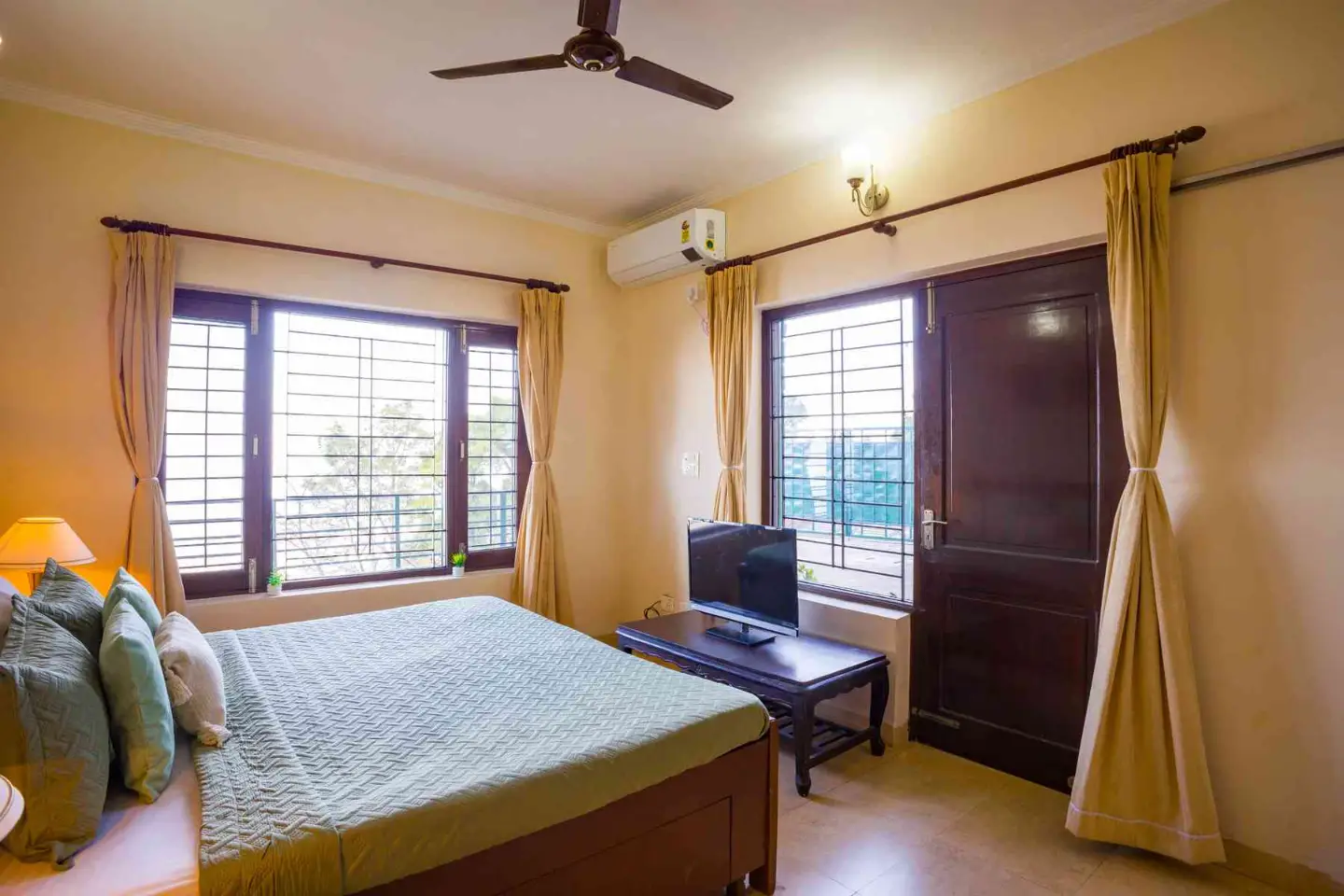 Pine View Cottage | Serene 3-BHK Himalayan Retreat with Scenic Sit-Out Areas