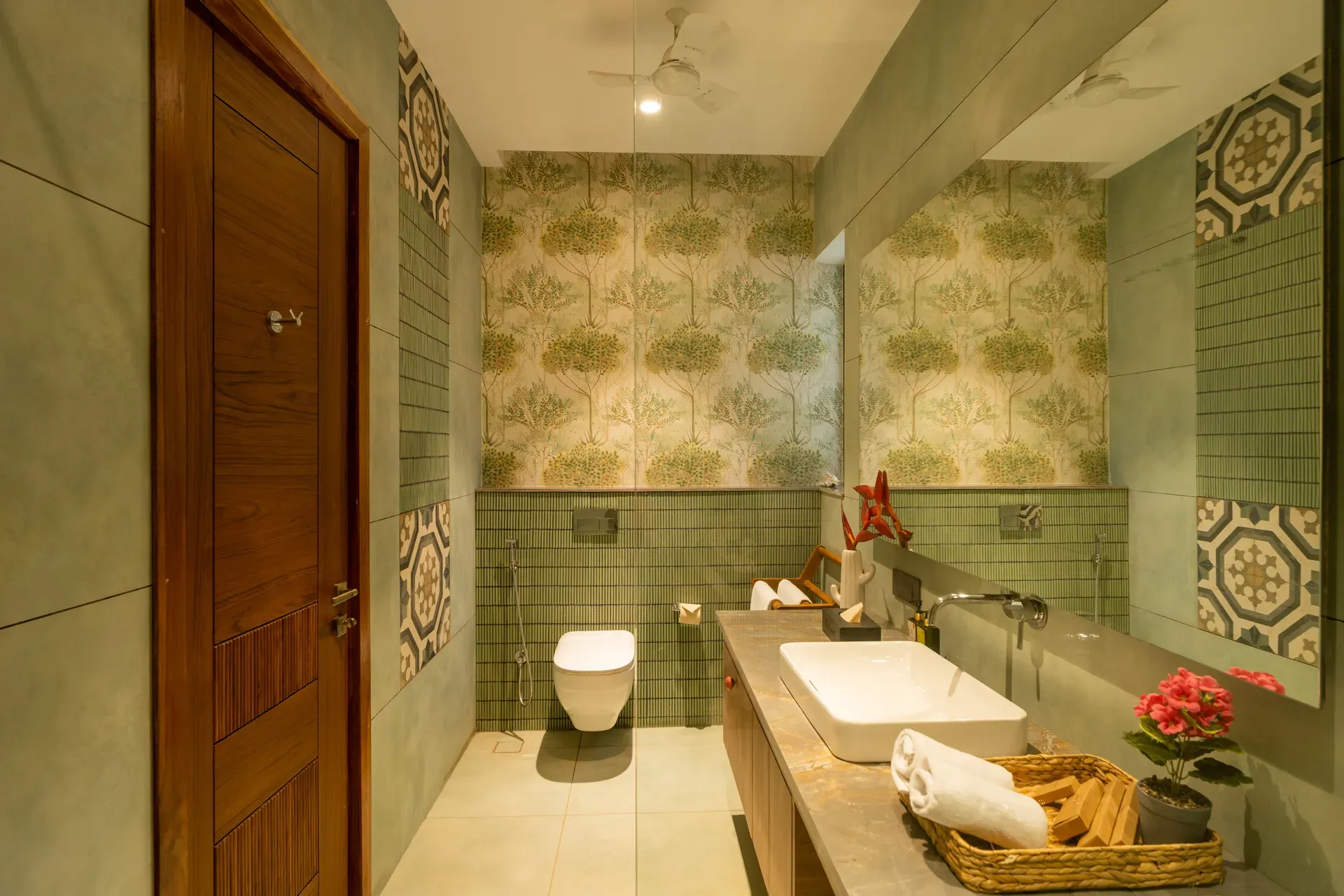 Laguna Aura | 4-BHK | Pvt Pool & Garden | Bar