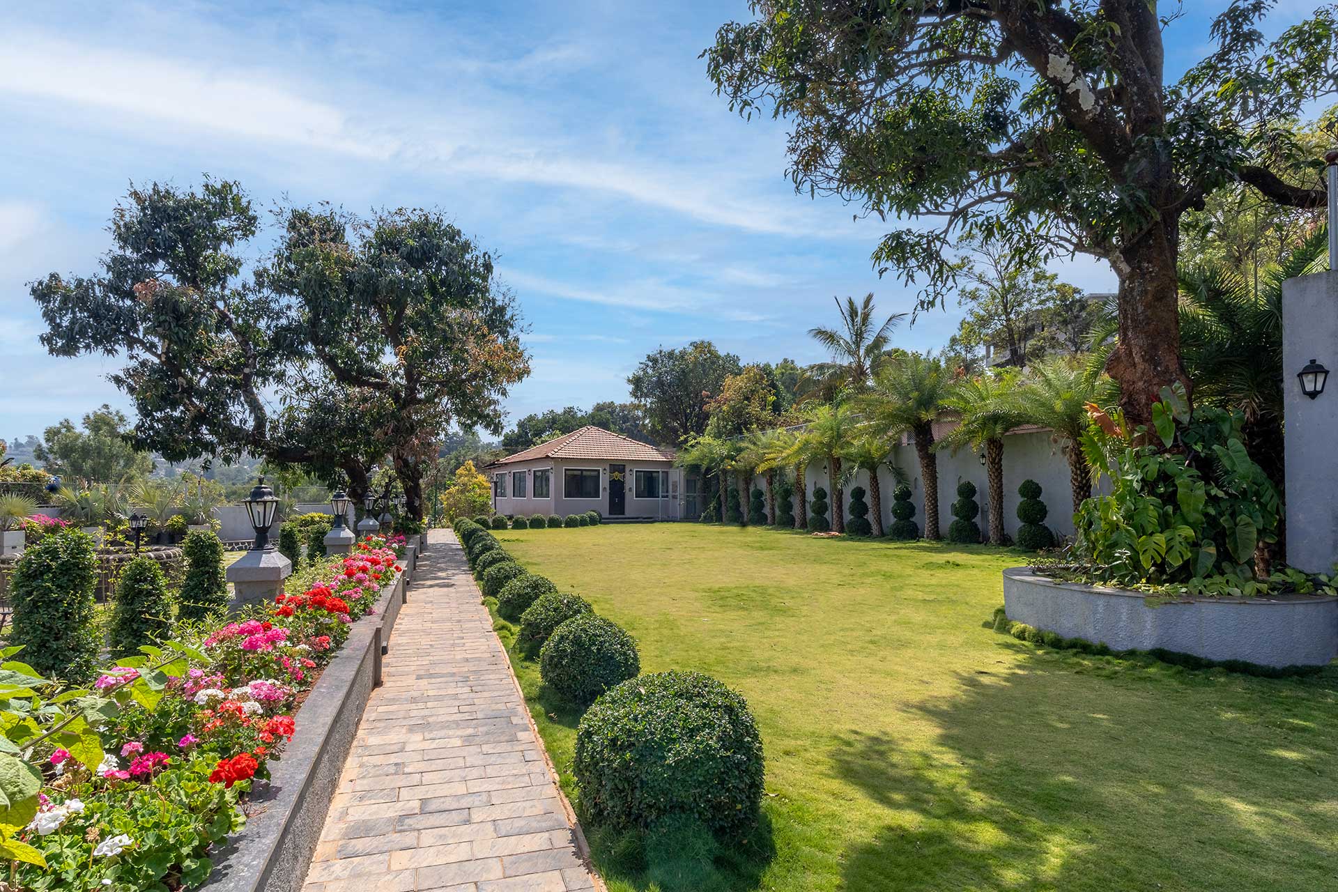 Lawn House @ Sula Wada