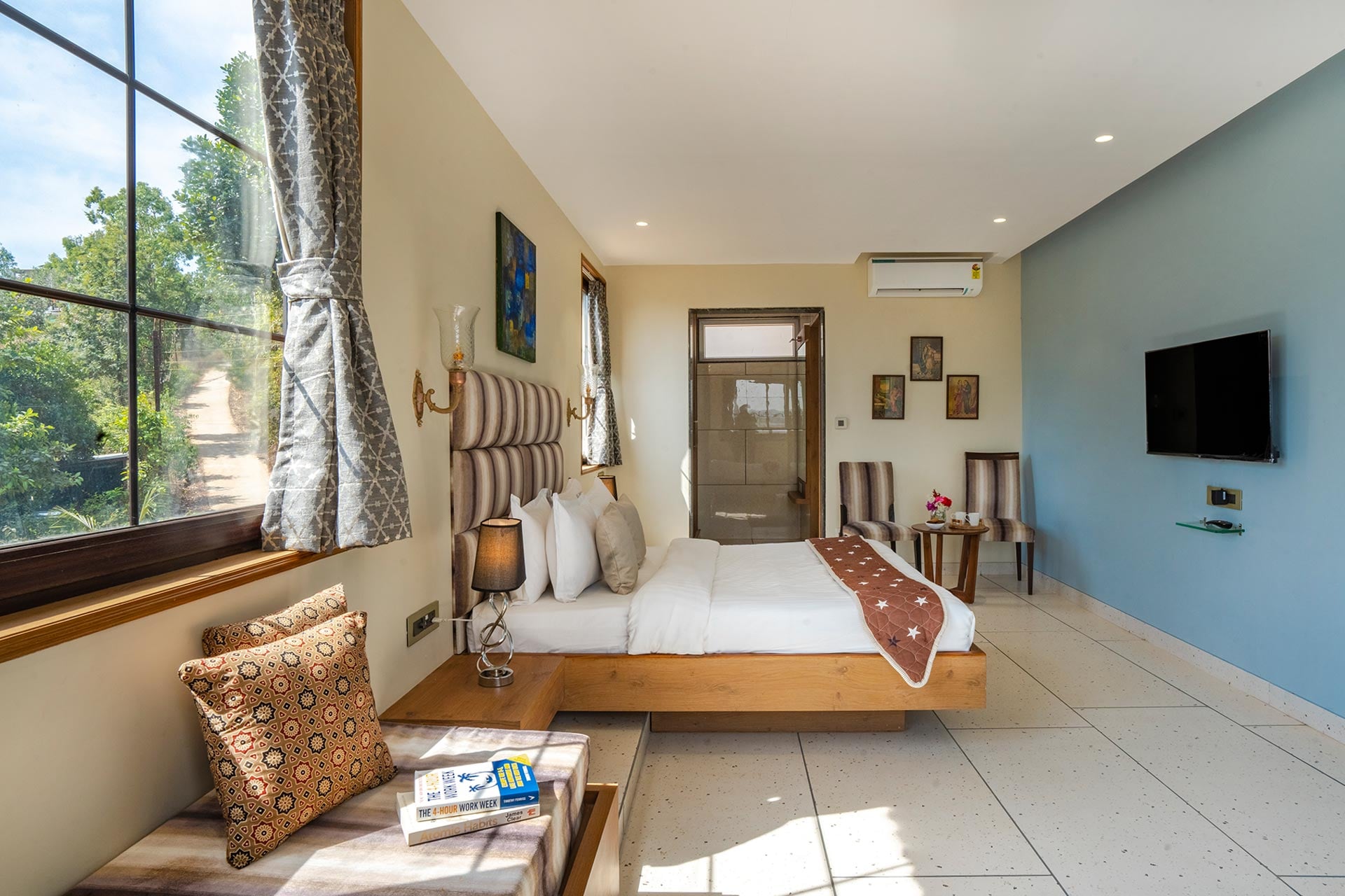 Lawn House @ Sula Wada