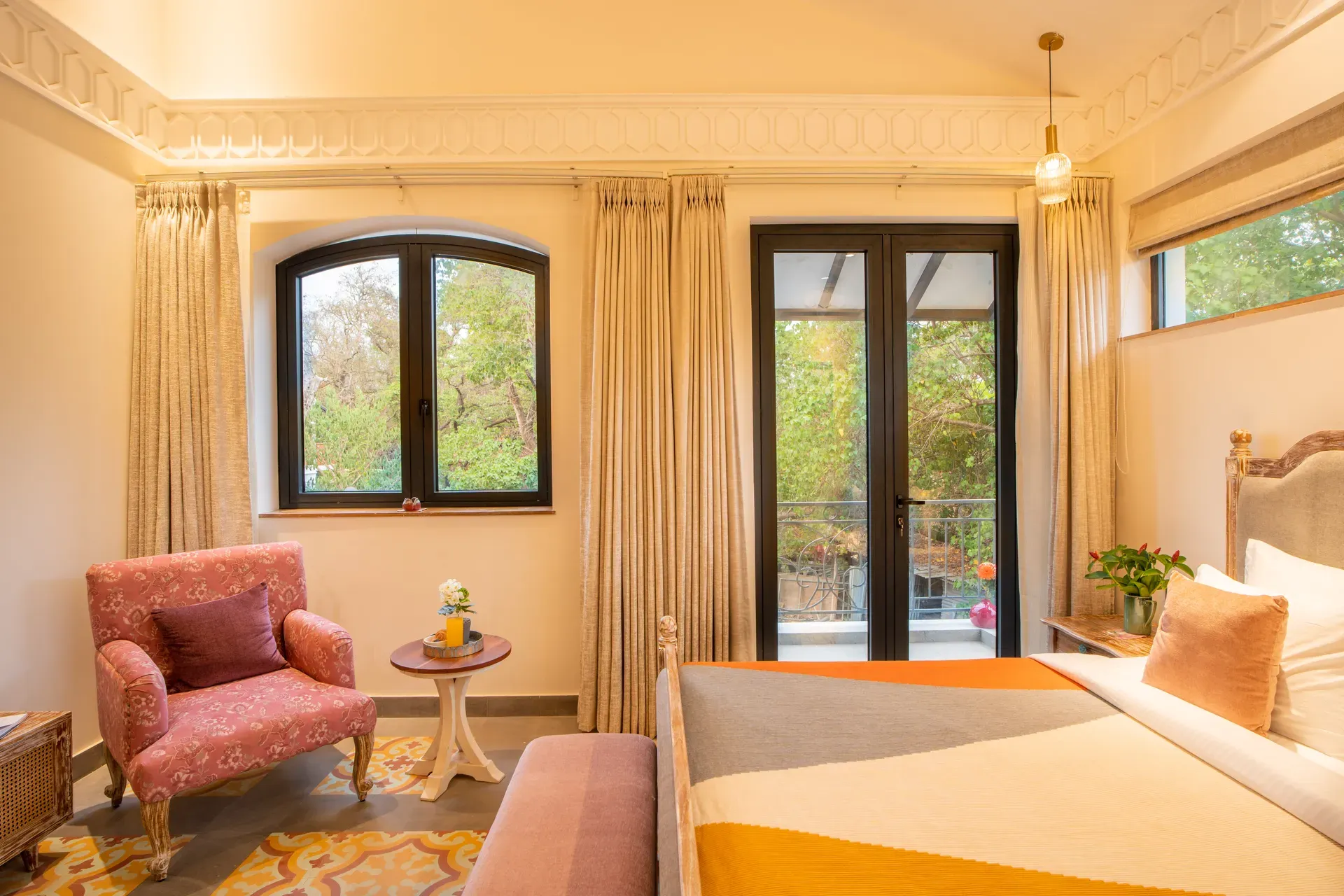 Laguna Aura | 4-BHK | Pvt Pool & Garden | Bar