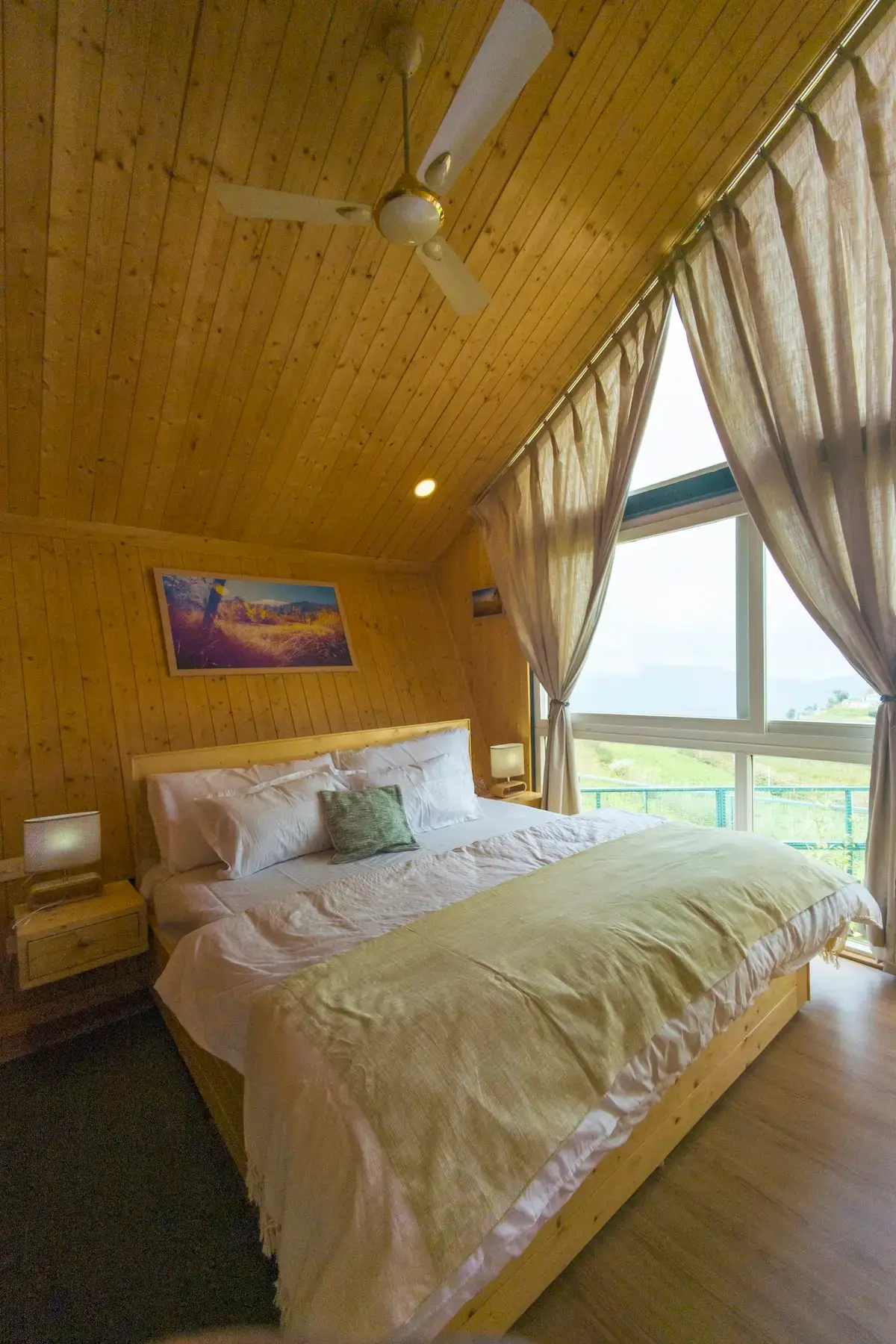 Hyun: Unique, Modern Cottage