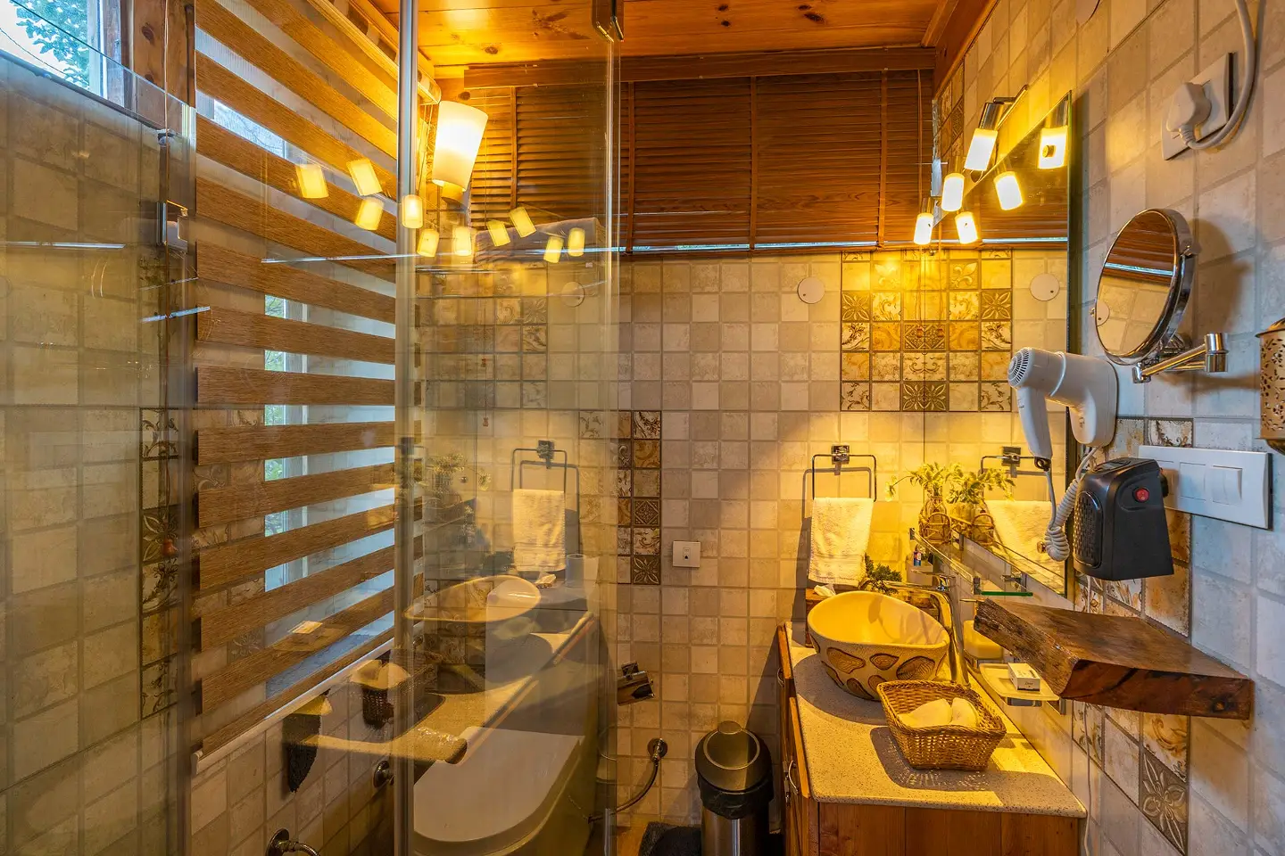 ChaletShanagManali- 4 BR Chalet
