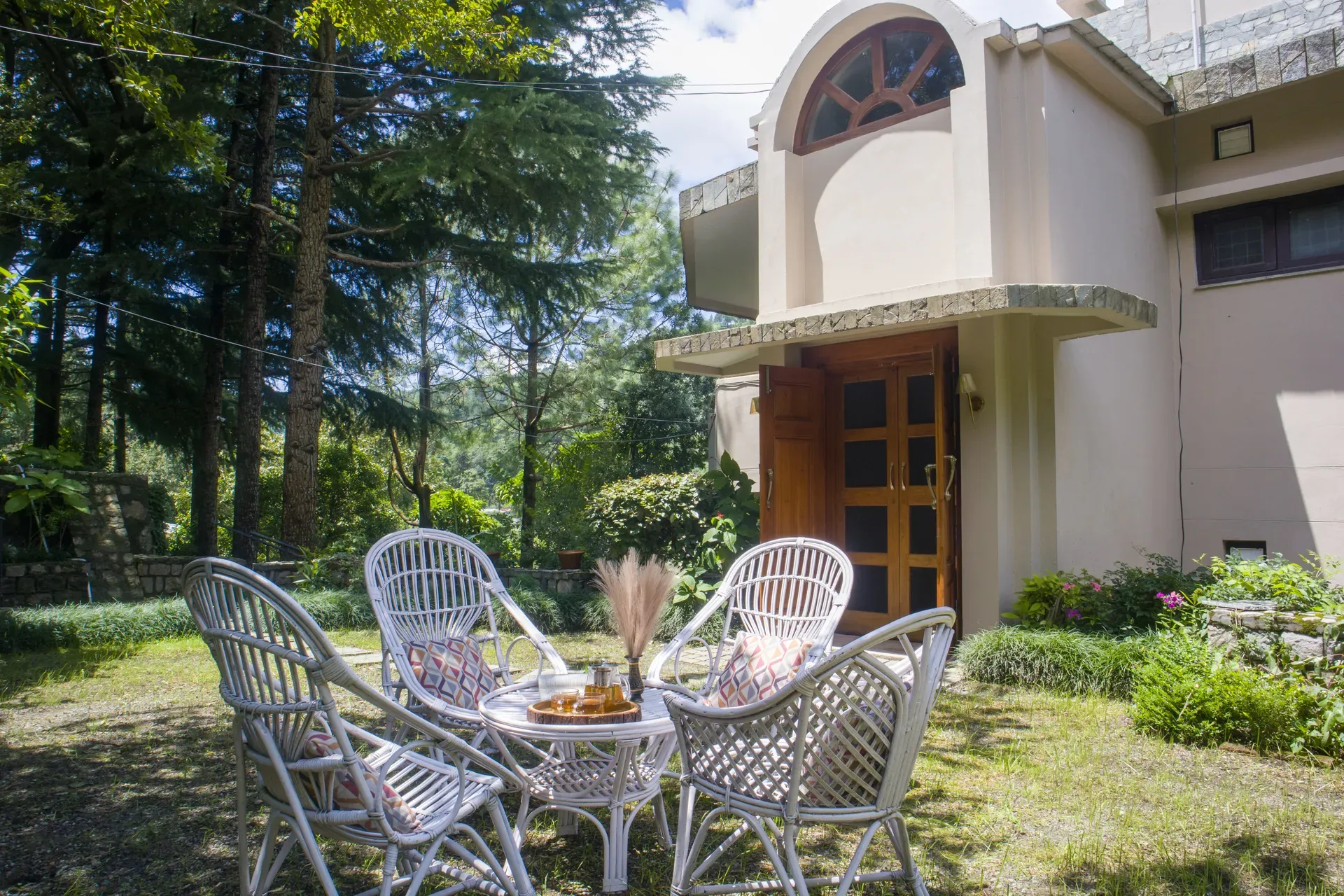 Irayna | 4-BHK | Garden & Lake View | Studio Room - Image 5