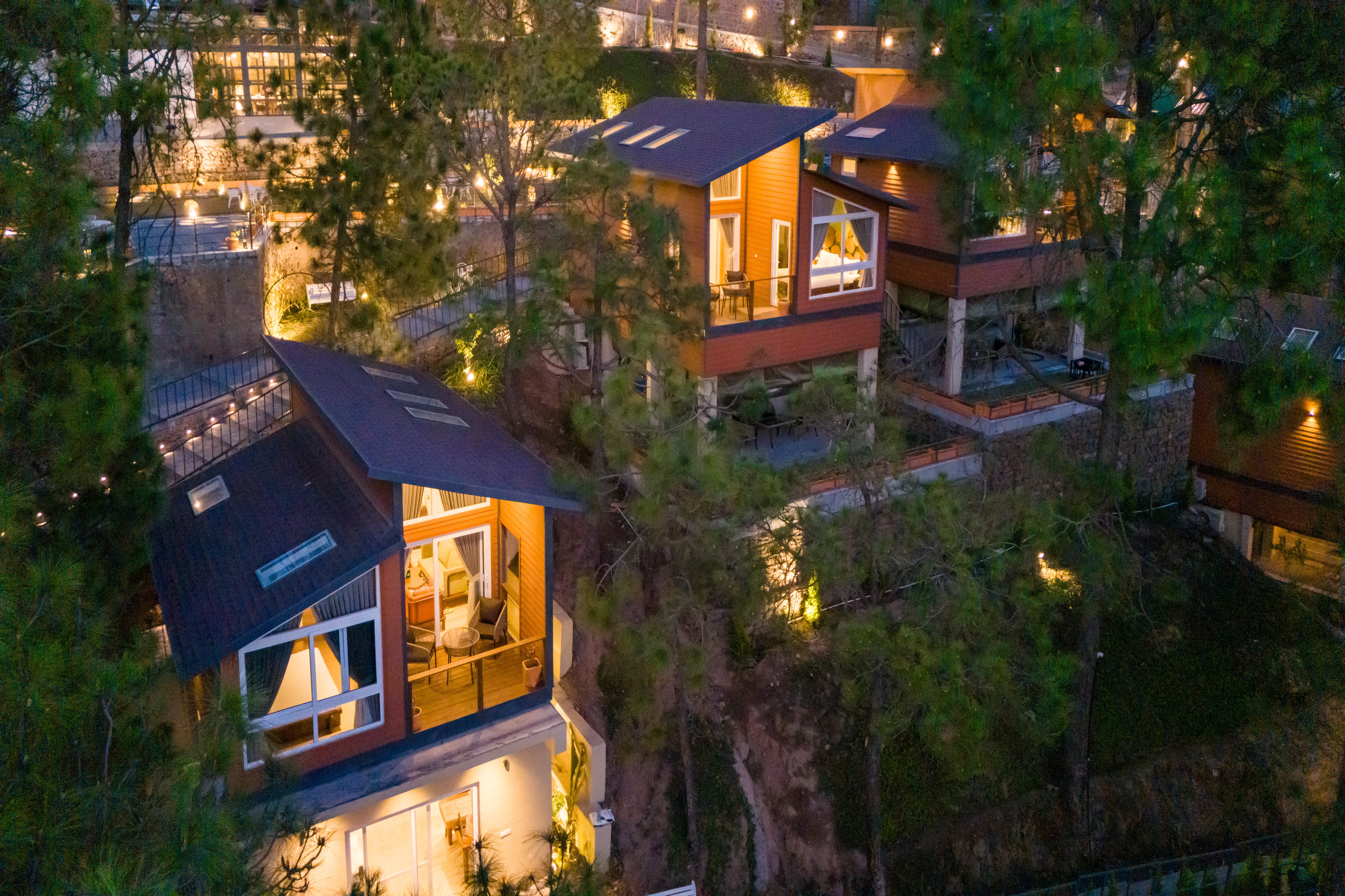 Sirmour Baag Cherry | A Pet-Friendly Cottage With Balcony, Common Garden & Restaurant