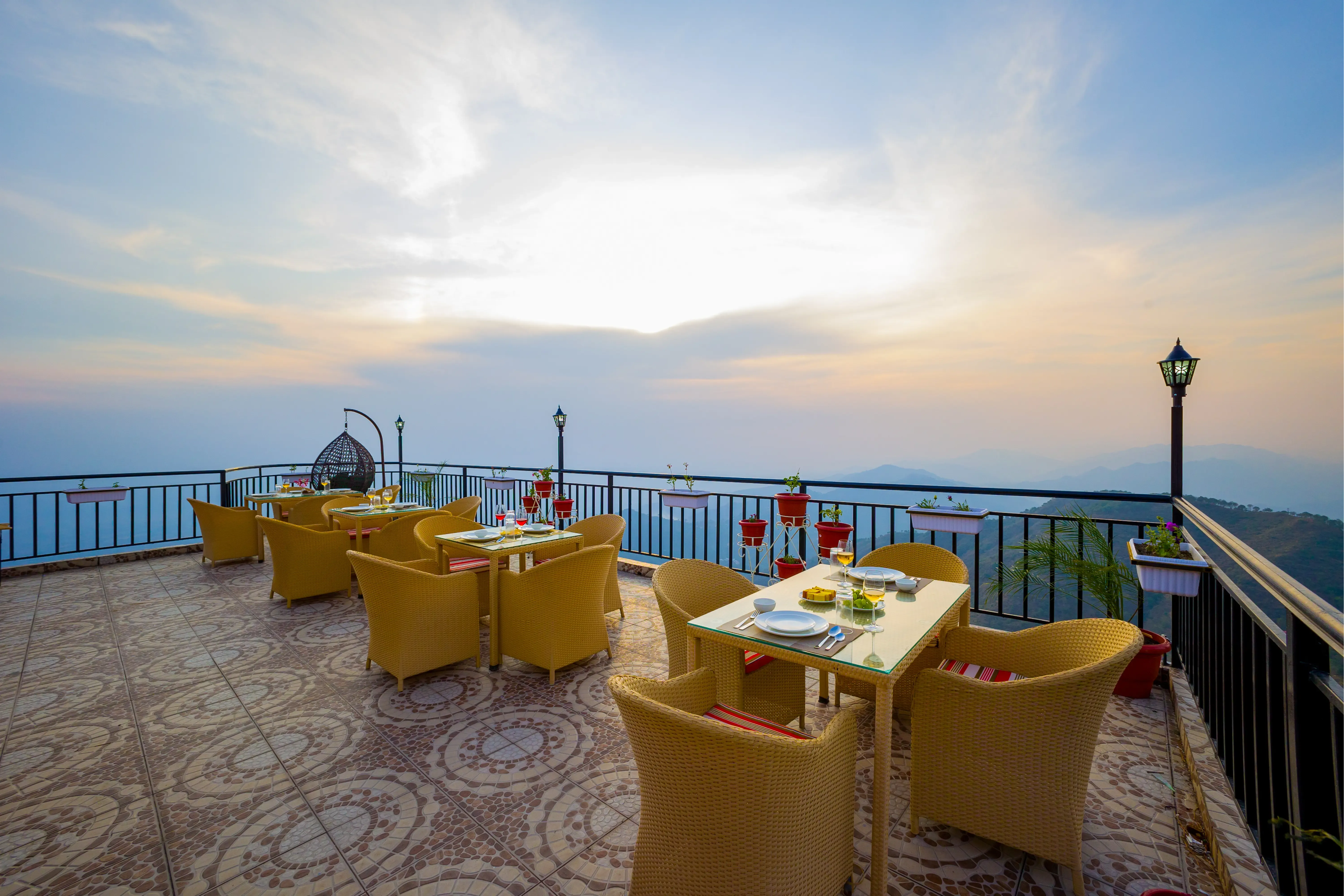 Archee’s Villa | 6-BHK property with gaming zone, attic, open dining and 360° mountain views - Image 2