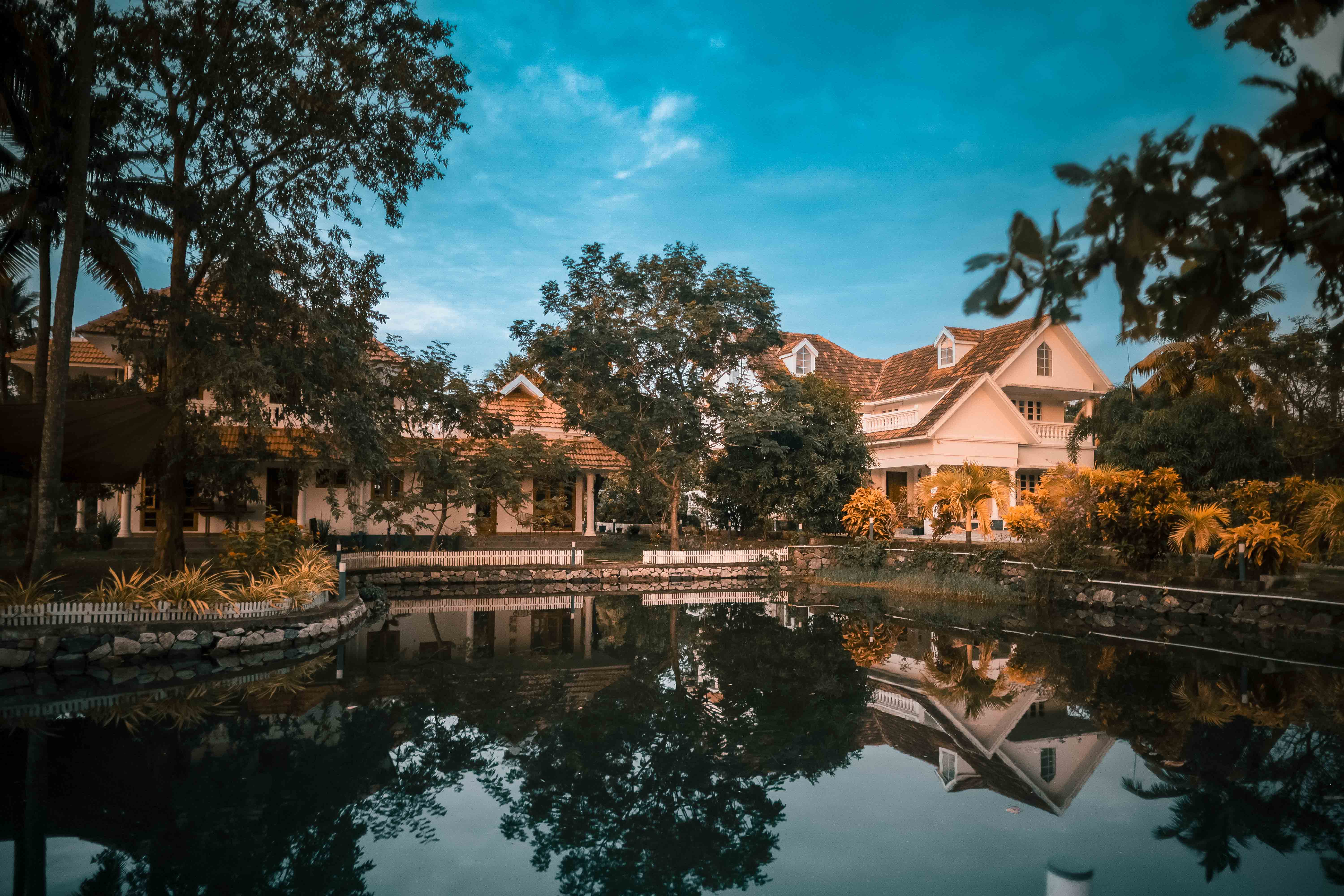 Palliath House |3 BHK With, Living Lounge, Patio, Shared Lawn and 3 Natural Ponds | Near Andhakaranazhi Beach