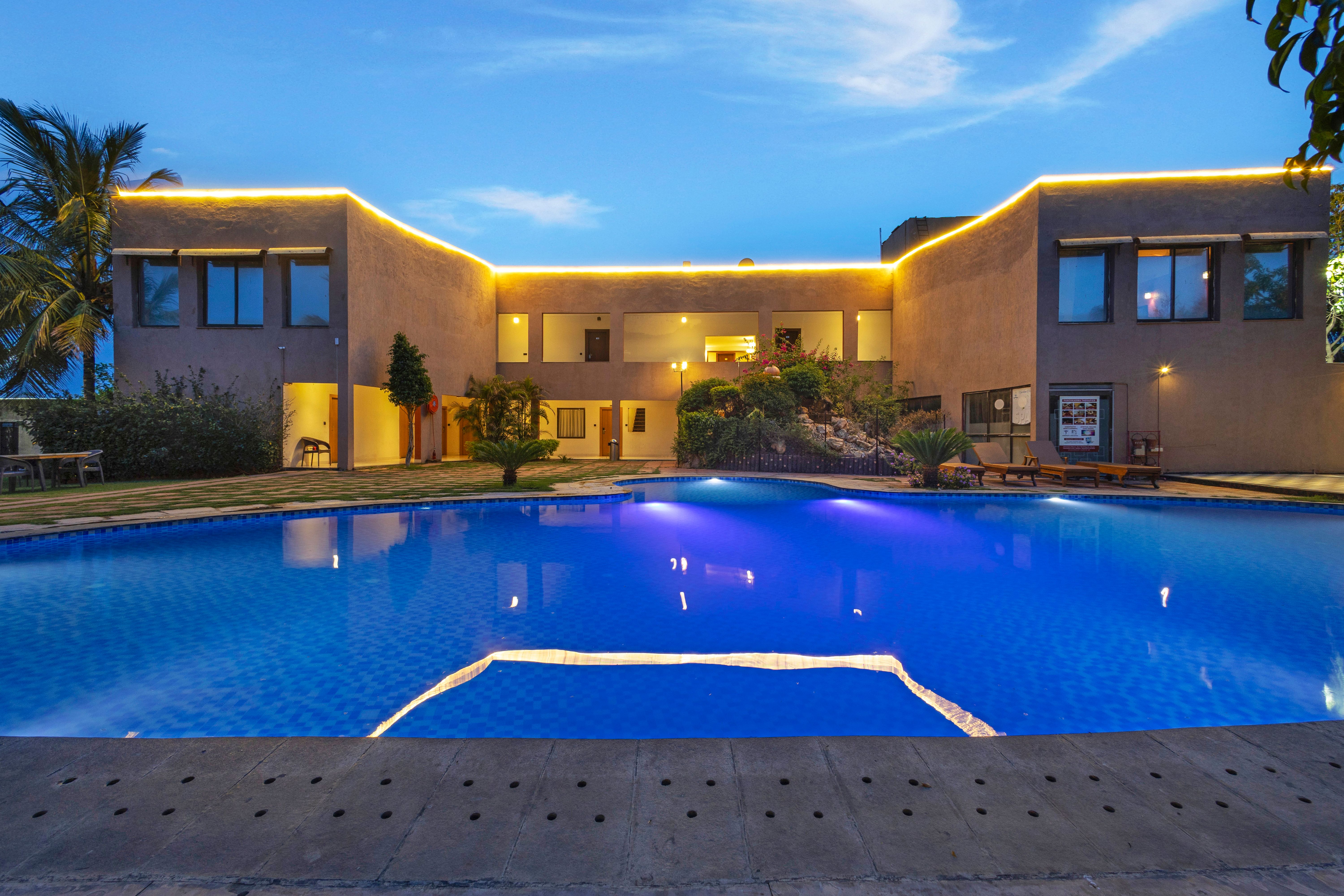 Jeevantara Luxury Tent | Tent With Common Pool, Multi-amphitheatre Lounge, Restro & Lush Garden - Image 3