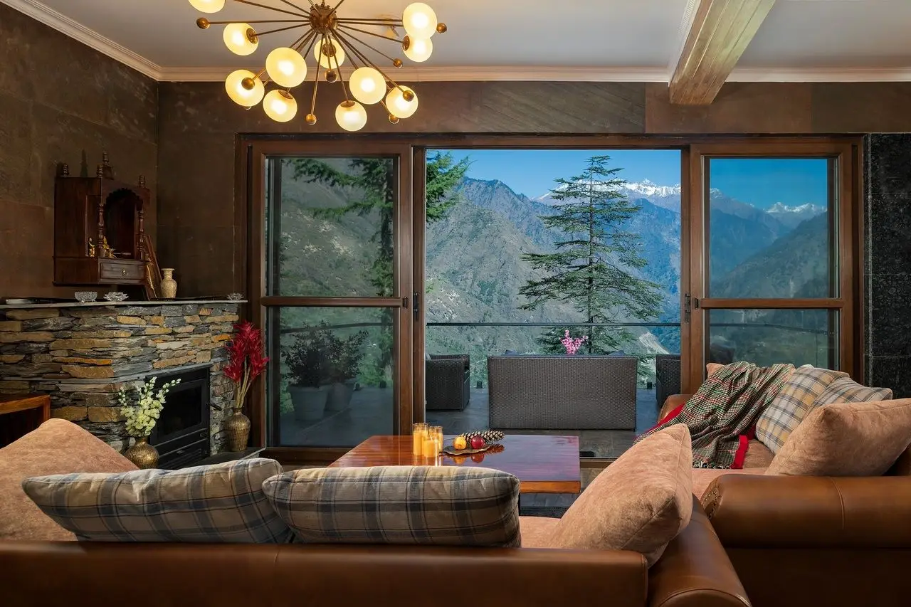 Zephyr Classic Cottage | Scenic Hill Getaway With Pool, Gym & Restaurant