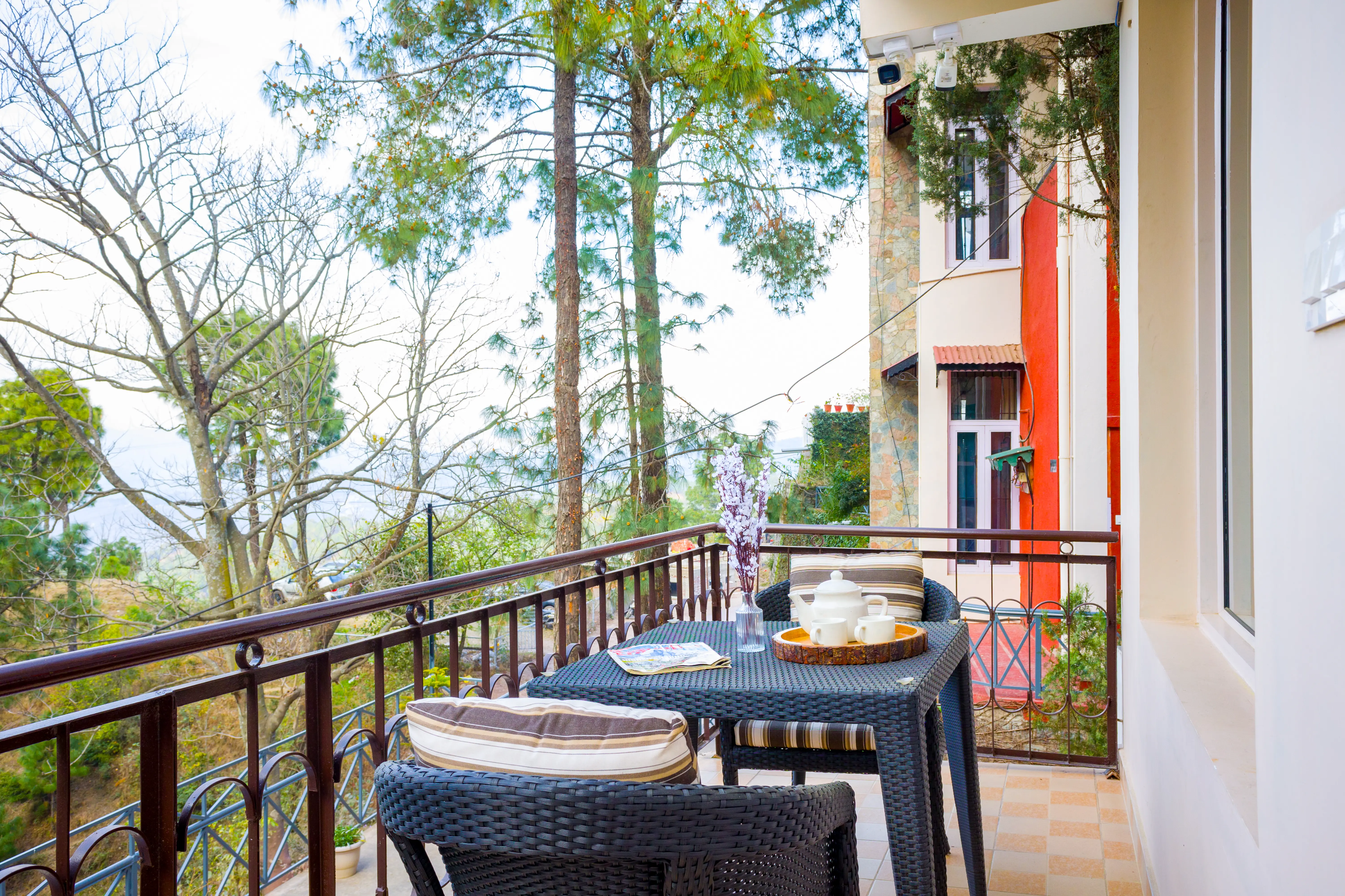 Captain’s Nest | 3-BHK Hilltop Hideaway With Garden & Scenic Views - Image 3