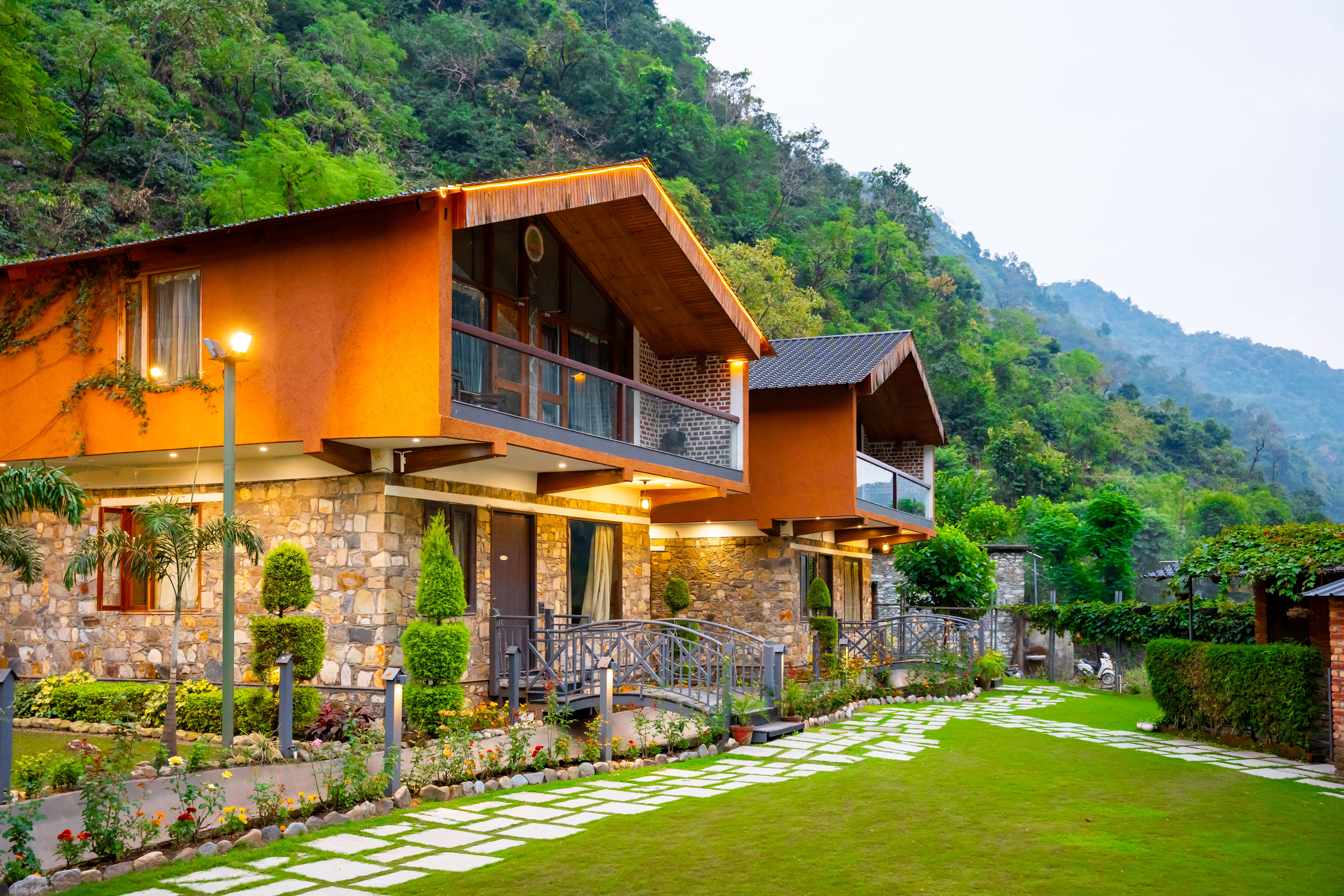 Granny’s Den | 2-Room Senior-Citizen Friendly & Pet- Welcoming Suite With Shared Pool, Restaurant & Gazebo by the River