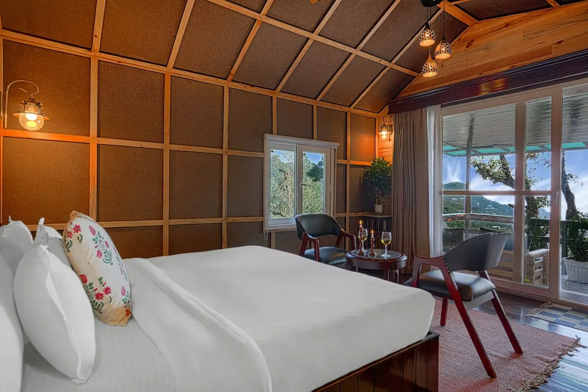 The Flamingo - Treehouse with ensuite Jacuzzi