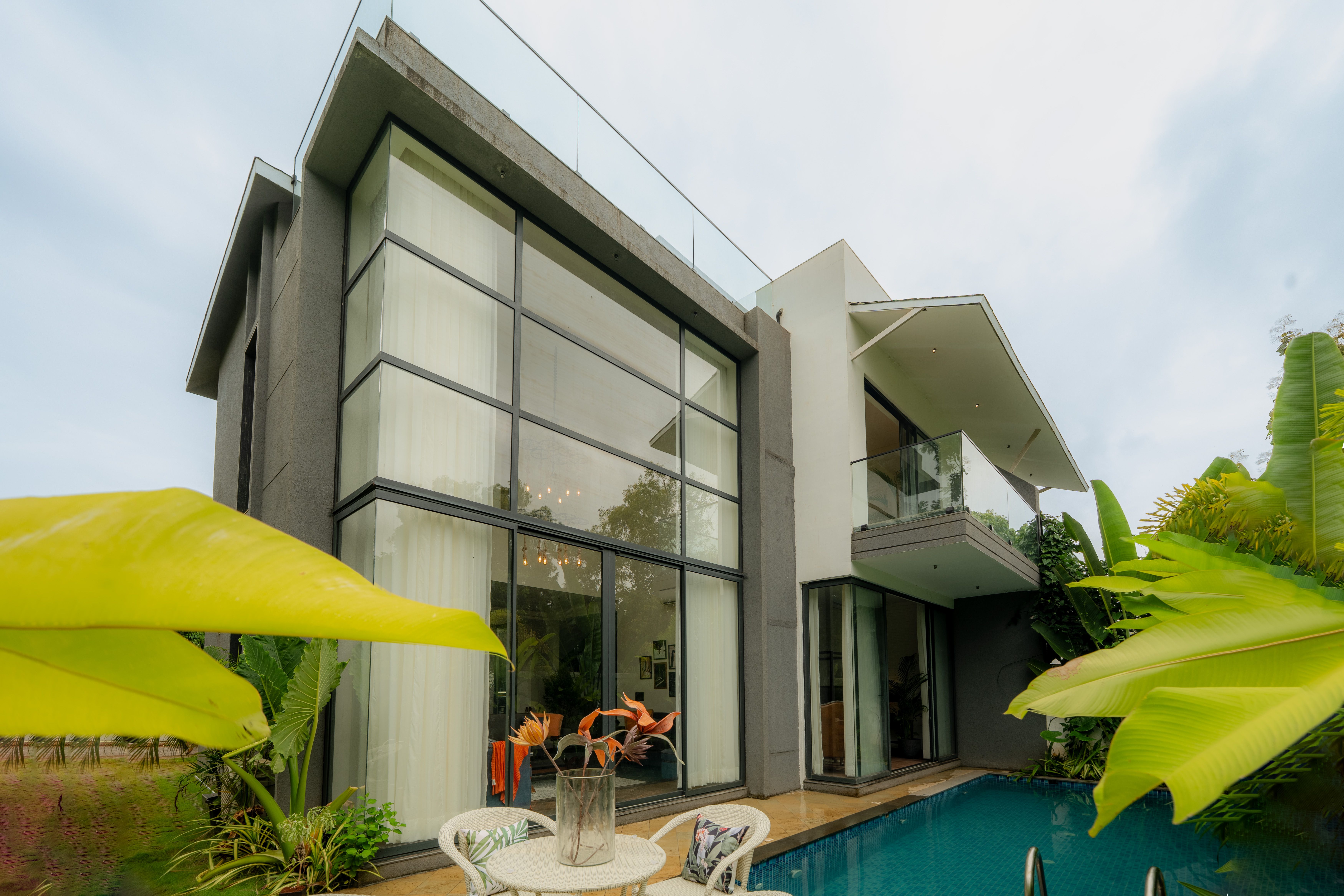 PUro Sol | 3-BHK Villa In a Gated Complex With Private Pool & Bathtub | Near Popular Beaches