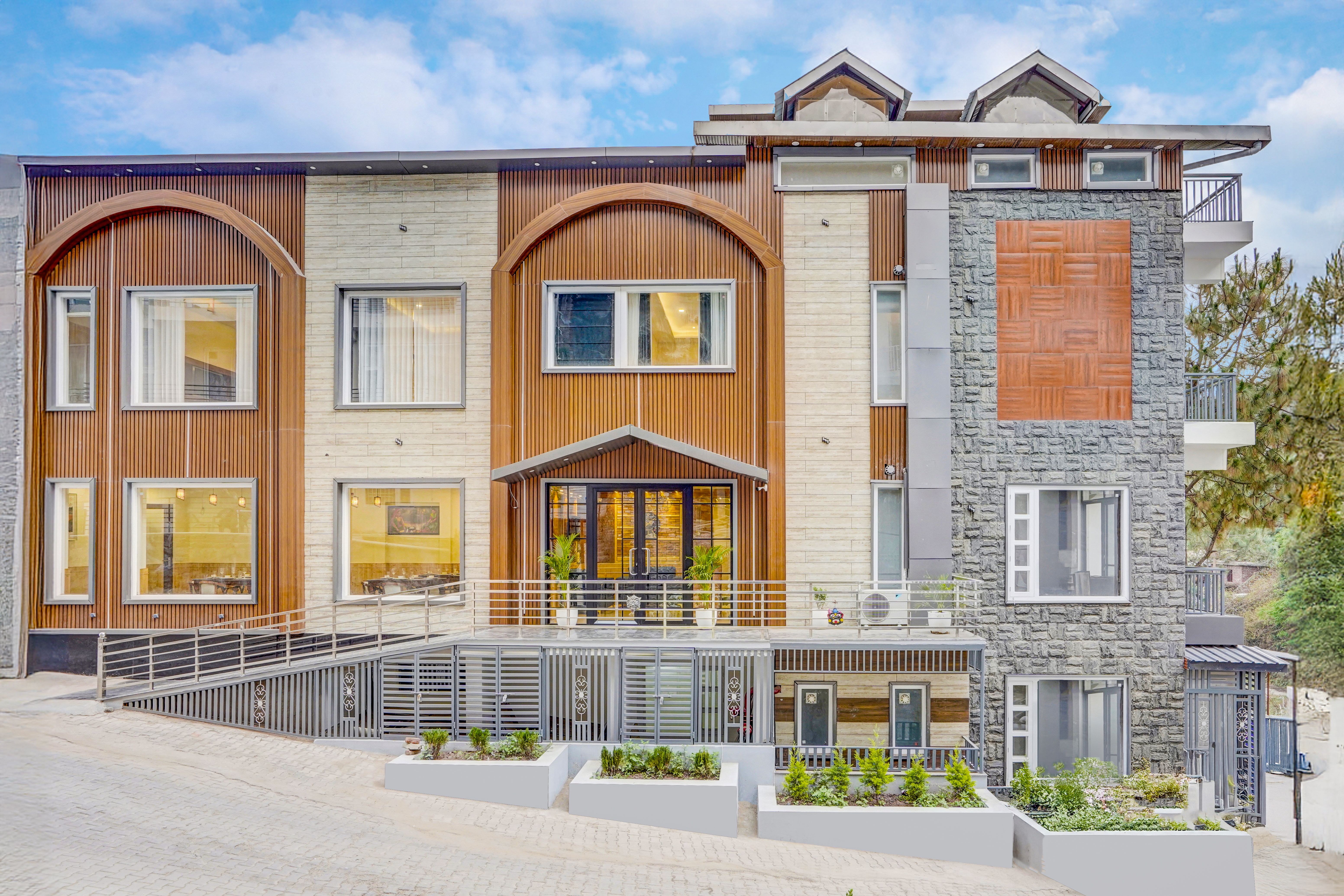 Serene Woods Hotel | 1-Room Retreat With Balcony, Lift & Restaurant Amid Nature 