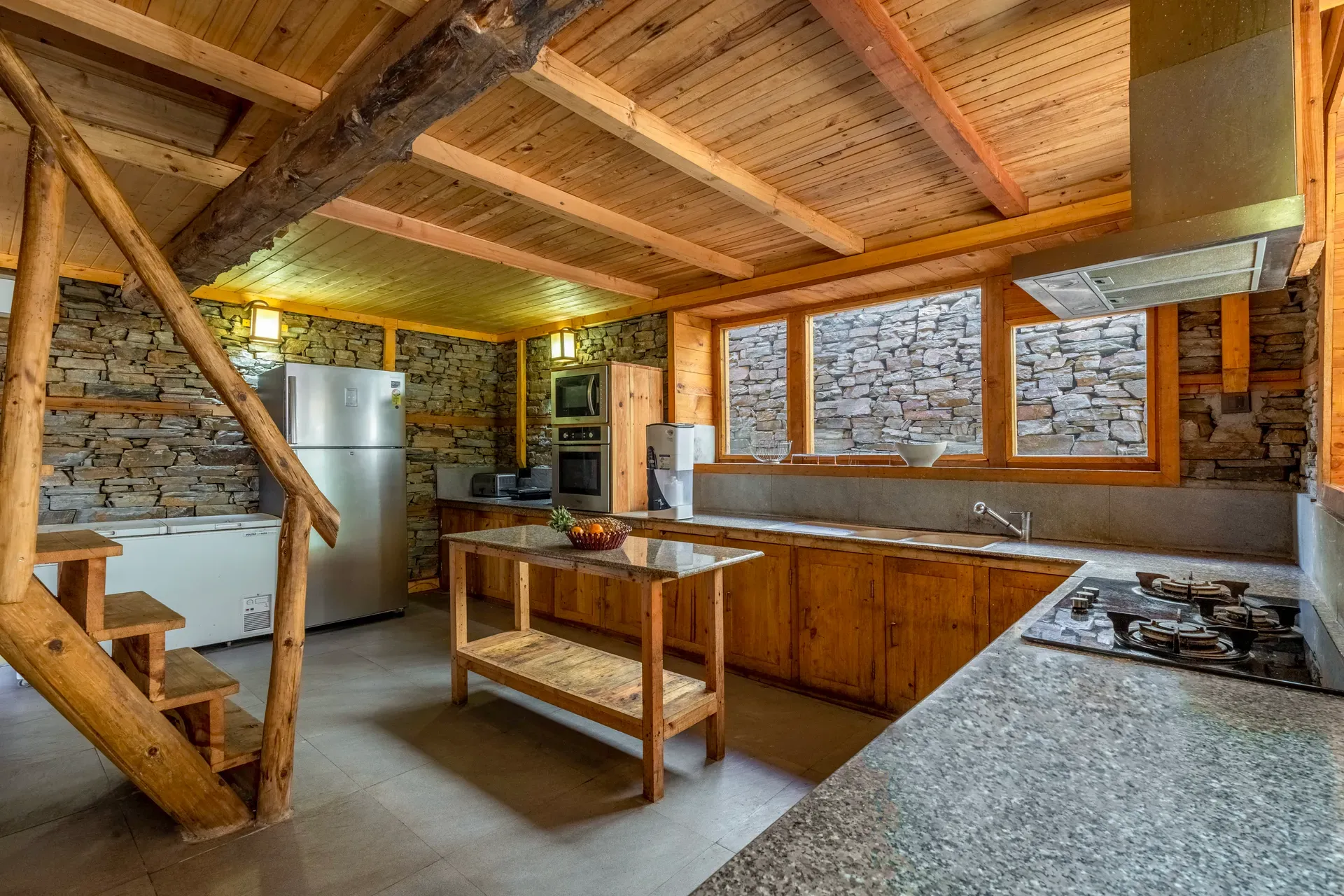 Skylounge | Pet-friendly Traditional 4-Bedroom Retreat With Sauna & Garden Near Haku Temple