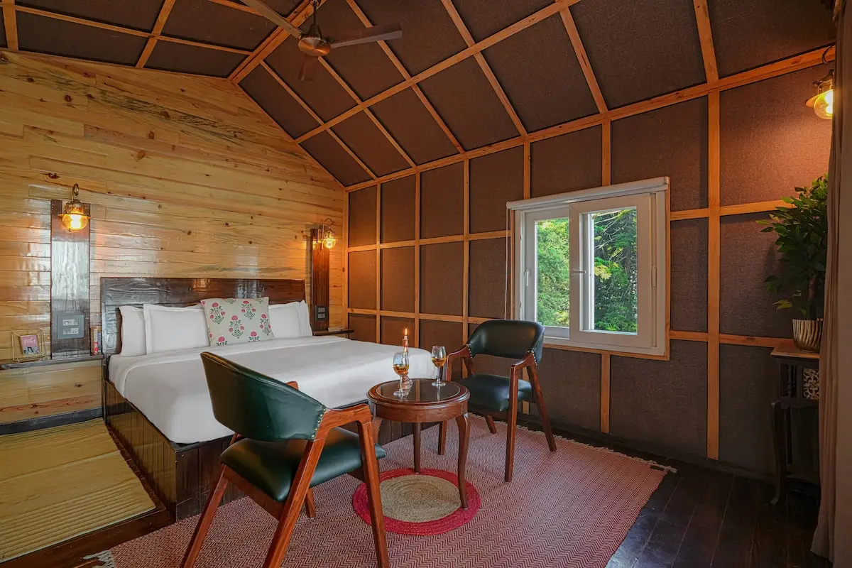 The Flamingo - Treehouse with ensuite Jacuzzi
