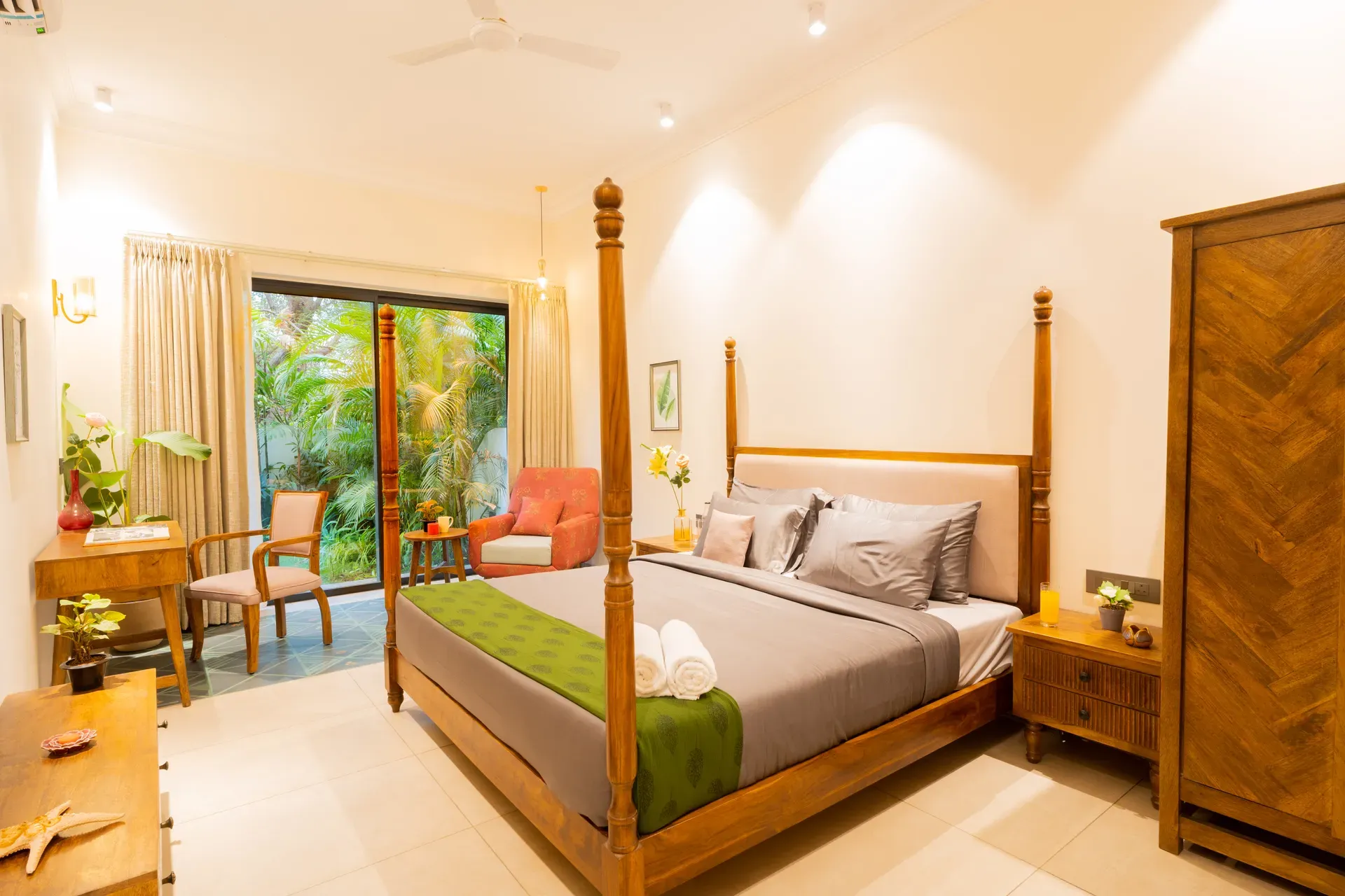 Laguna Quest | 4-BHK | Pvt Pool & Garden | Bar