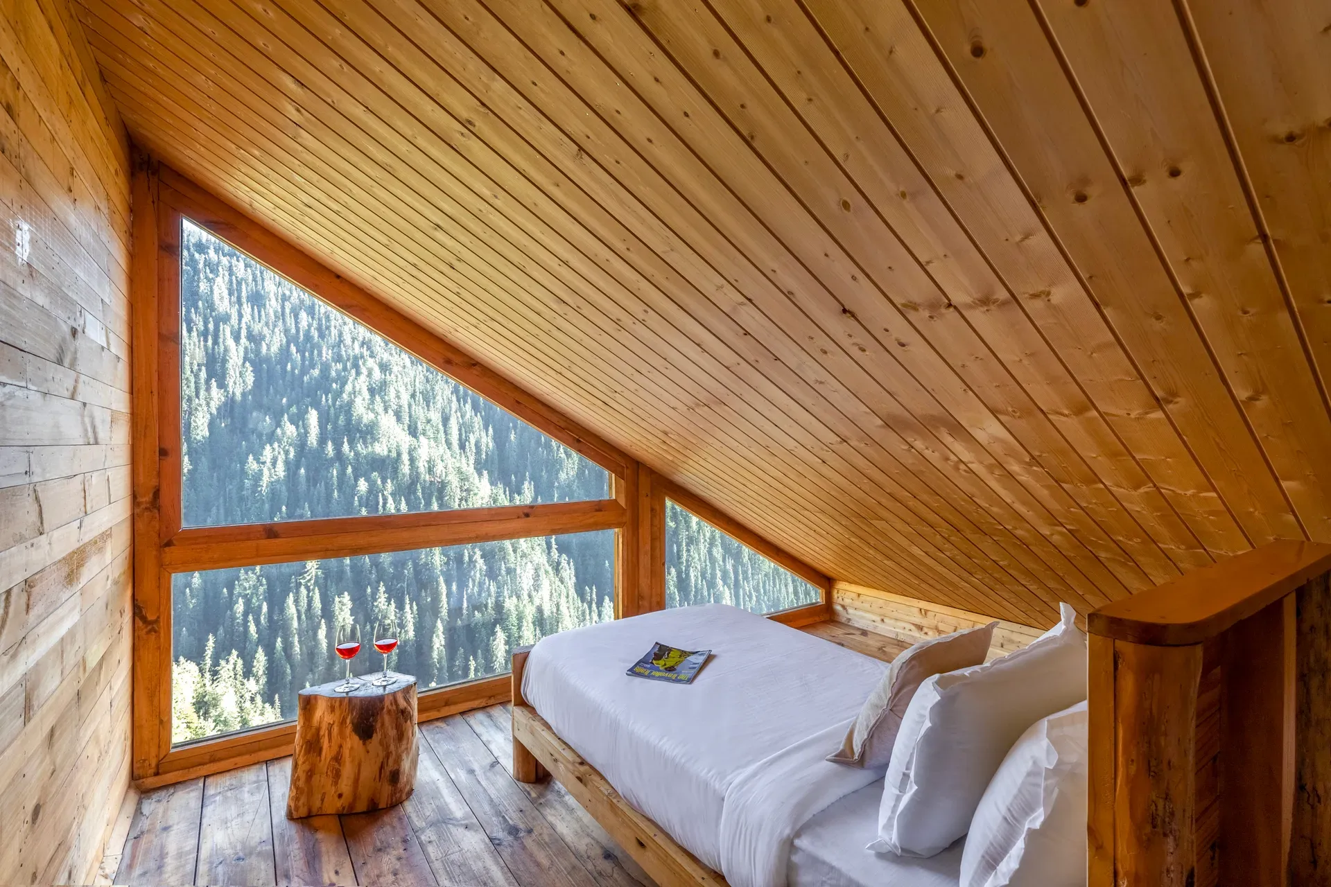 Skylounge | Pet-friendly Traditional 4-Bedroom Retreat With Sauna & Garden Near Haku Temple