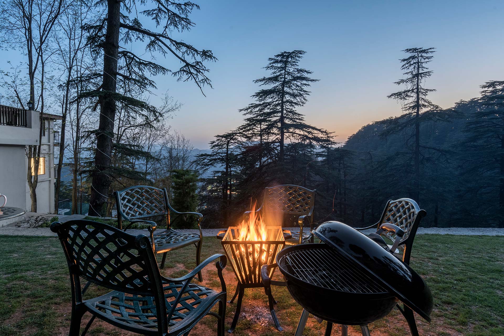 2 Rooms @Pine Estate w/ Complimentary Breakfast