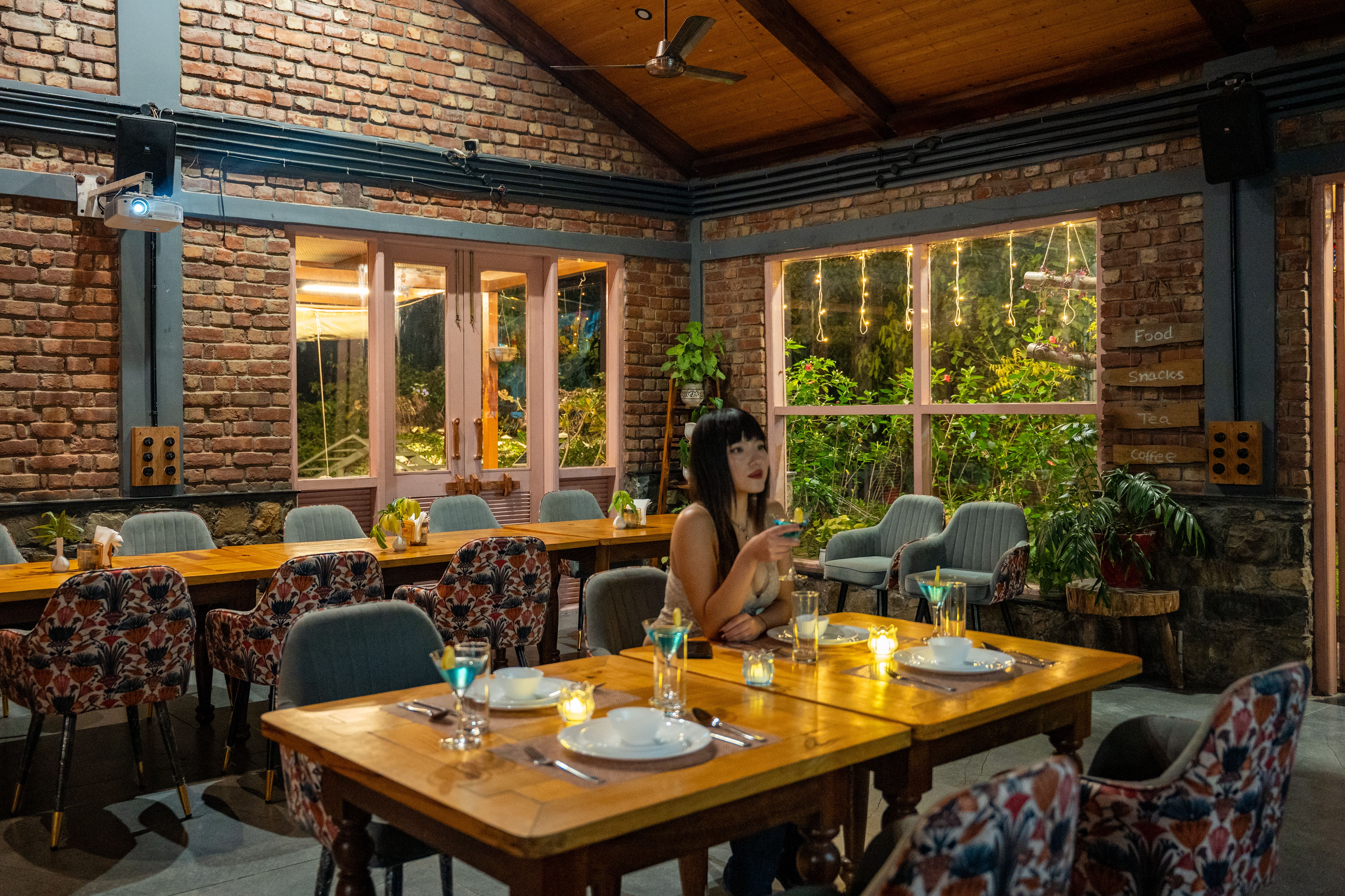 Granny’s Den | 2-Room Senior-Citizen Friendly & Pet- Welcoming Suite With Shared Pool, Restaurant & Gazebo by the River